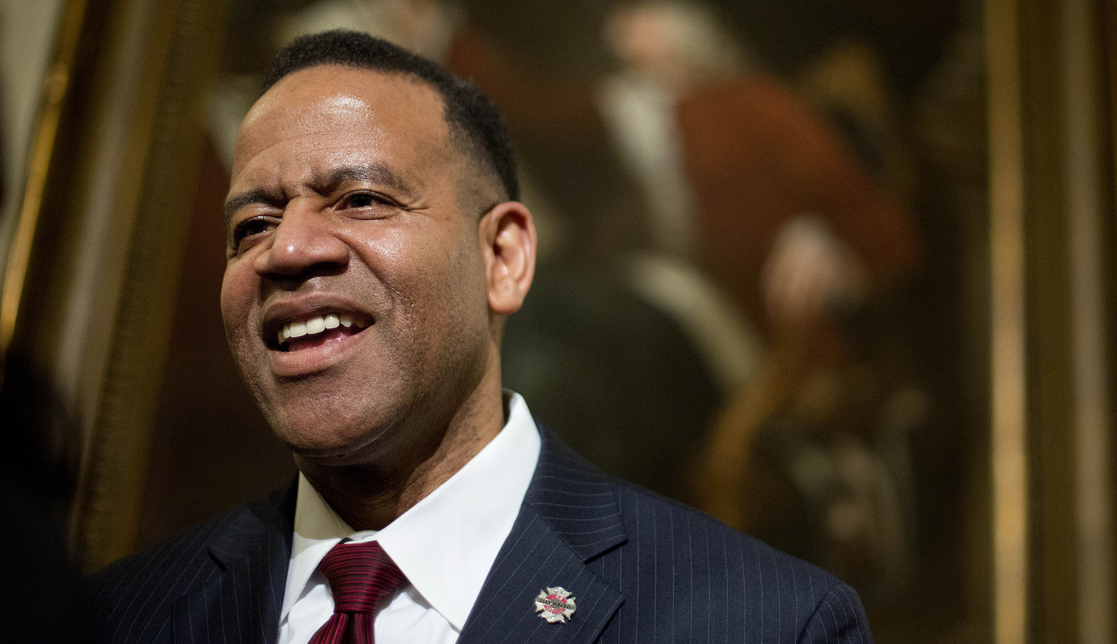 No, the government can’t restrict employees’ free, non-governmental speech