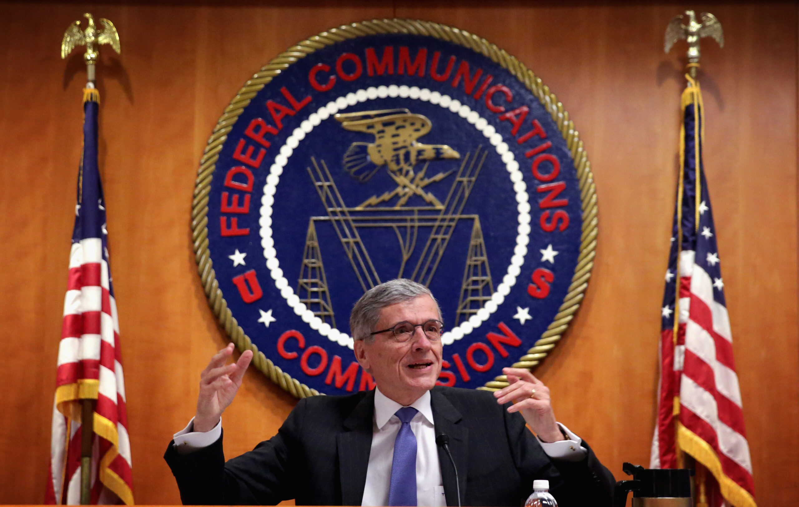 FCC mulls extending net neutrality to mobile devices