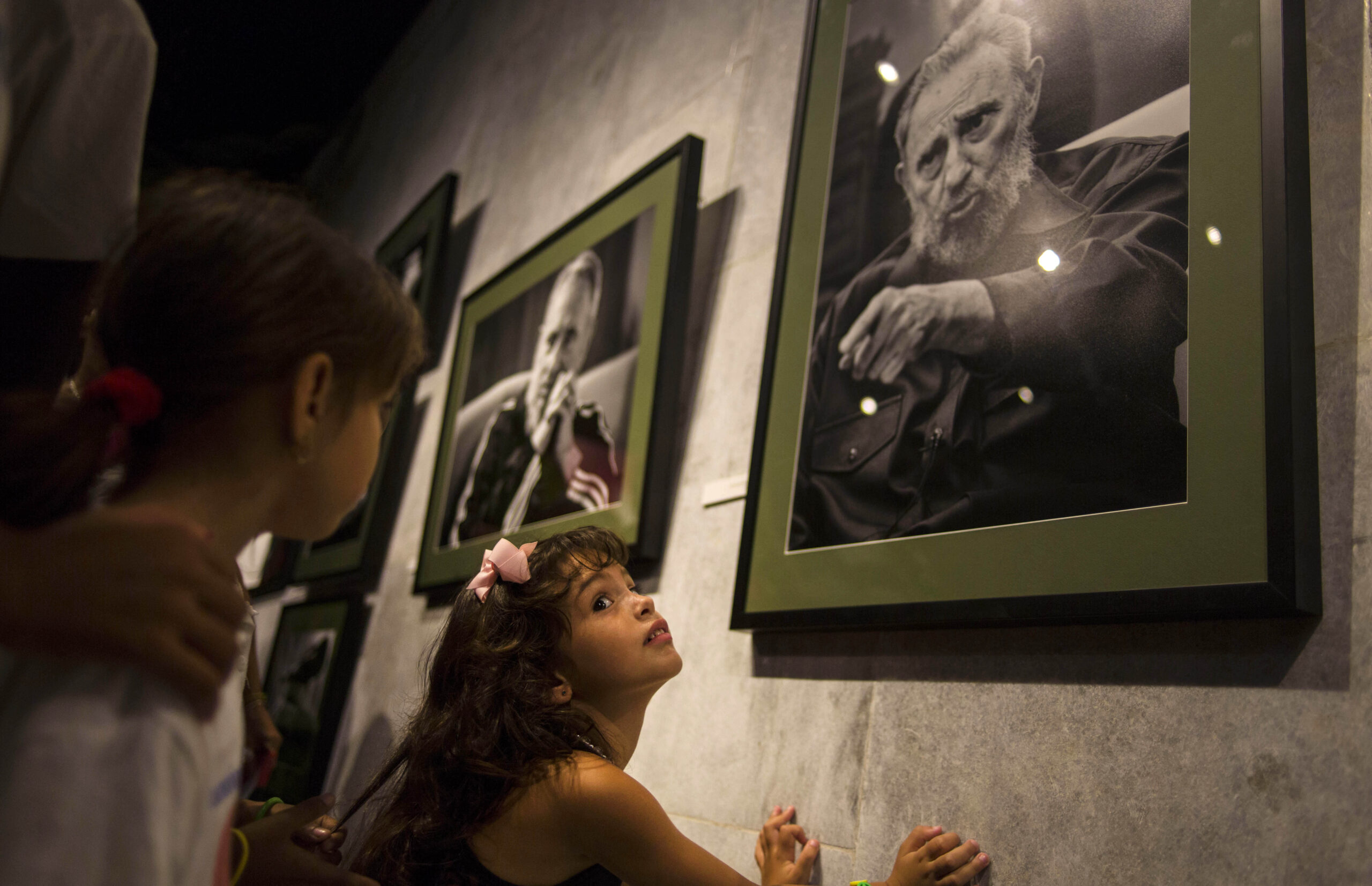 Cuba marks Castro’s 88th with tributes, photo show