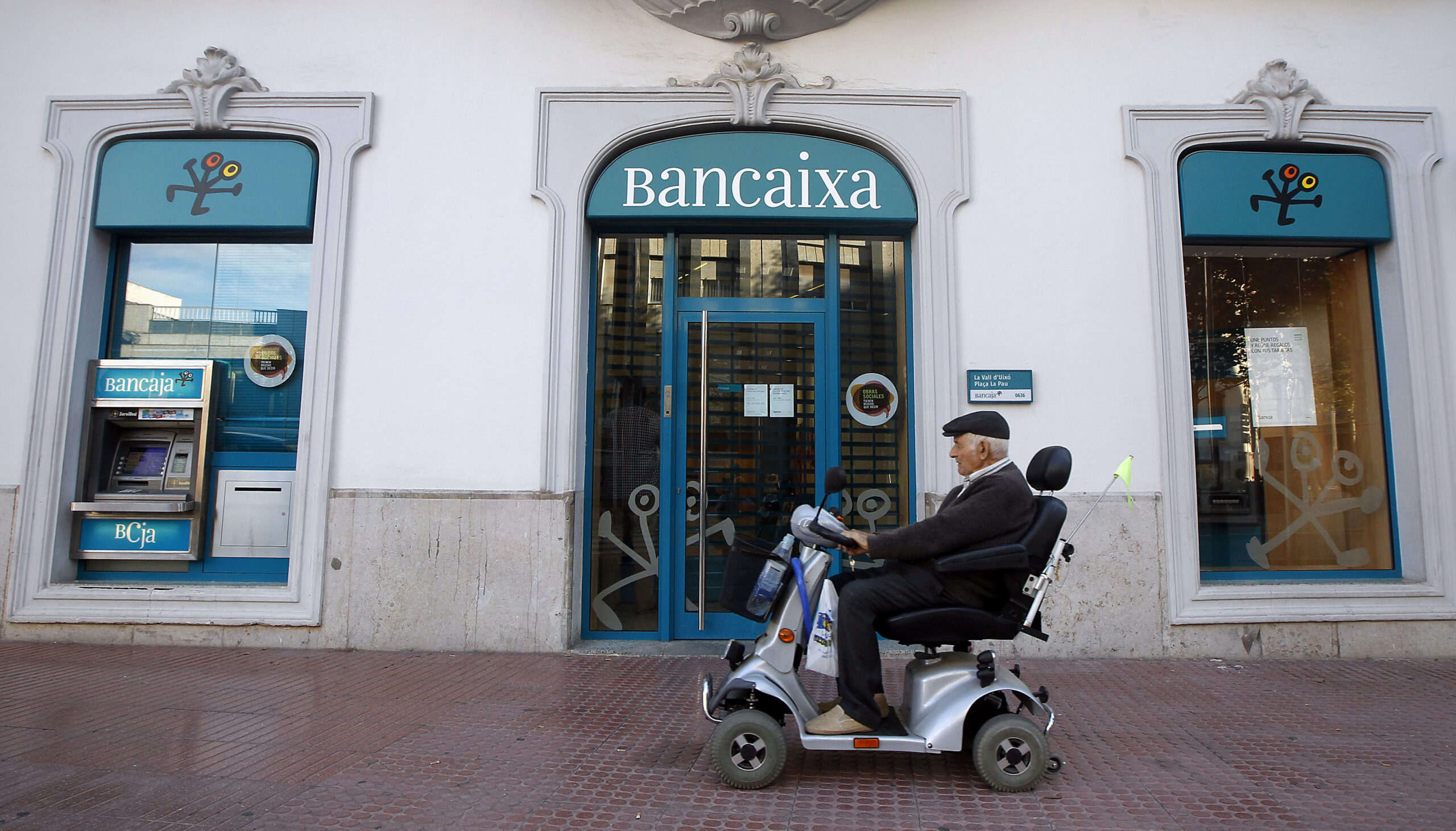 Spanish savers fall victim to friendly bankers