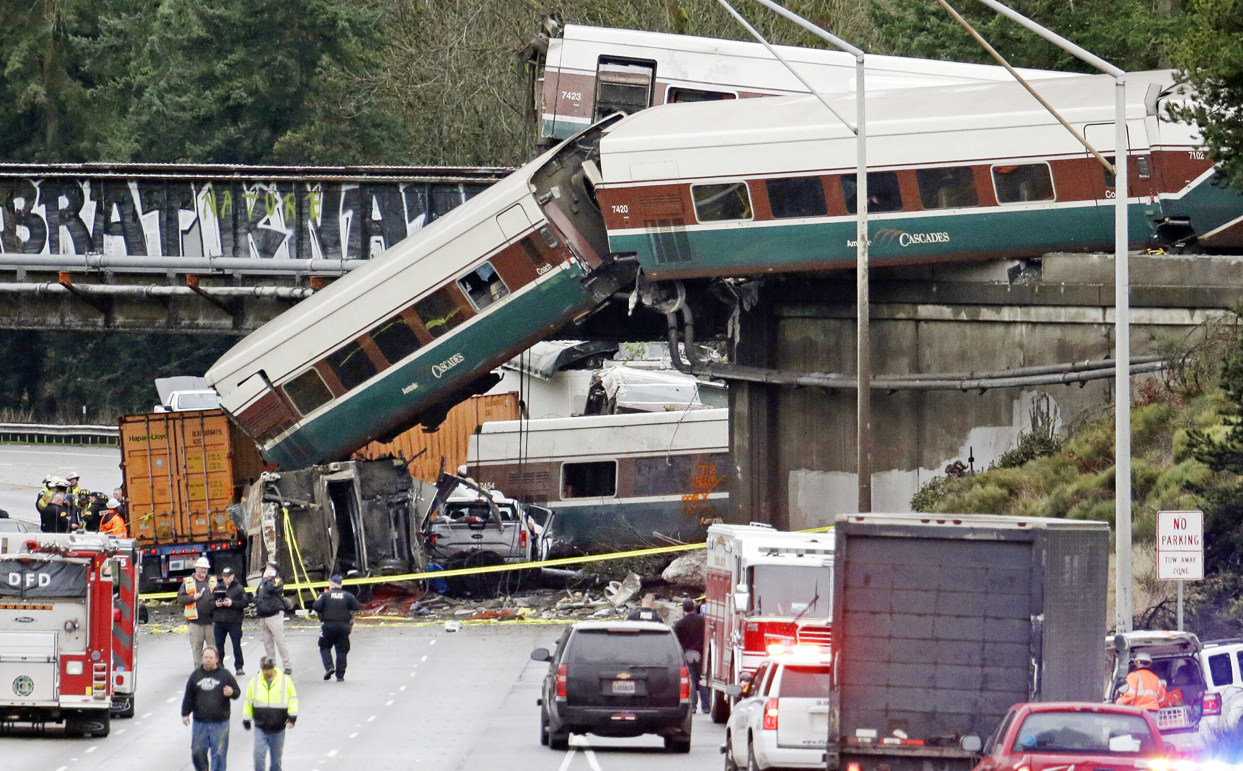 Democrats pressure DOT over safety fixes after Amtrak derailment