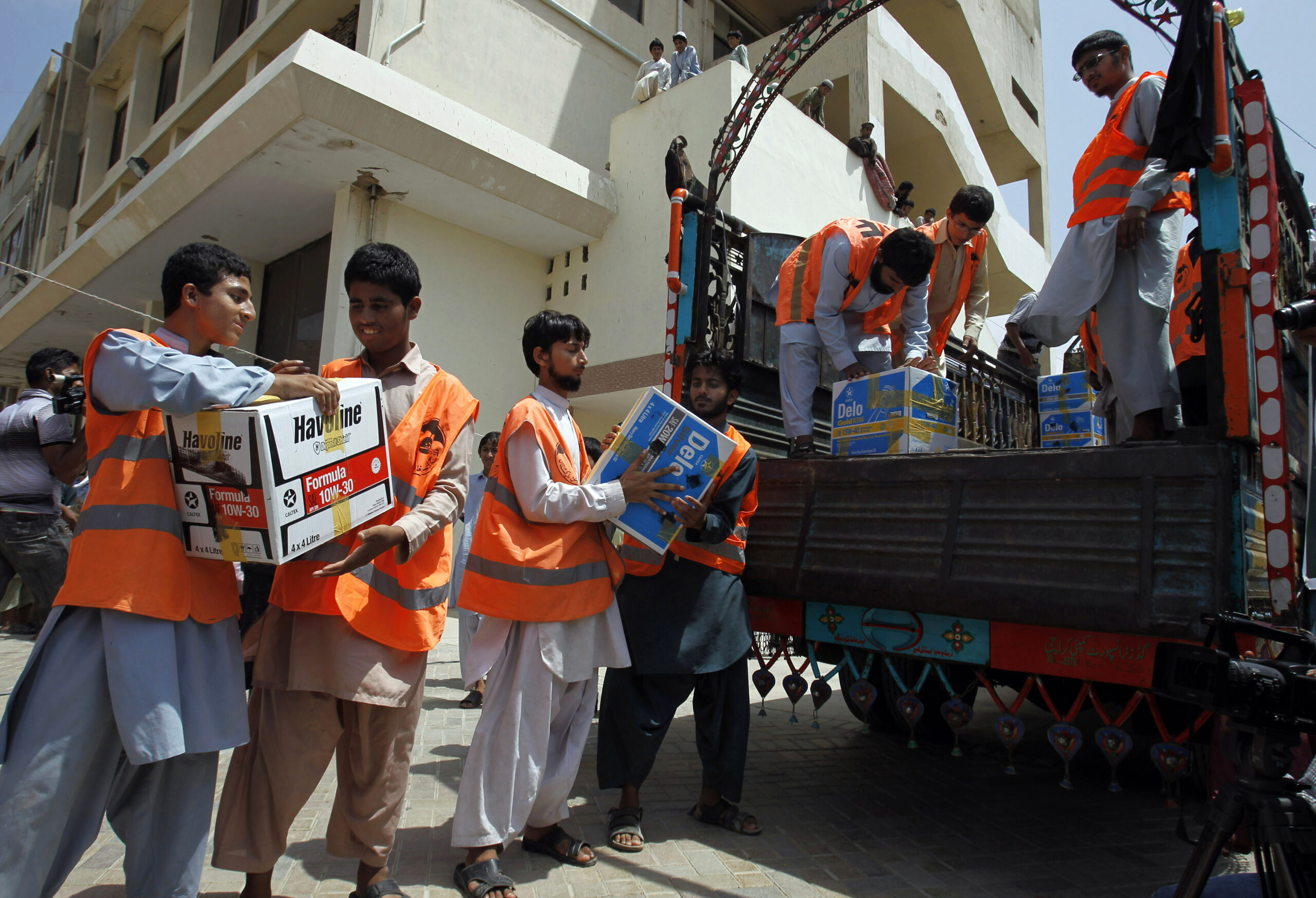 Pakistan flood sinks boat carrying wedding party