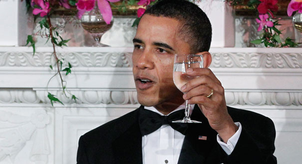Obama celebrates New Year’s Eve with fundraising demand