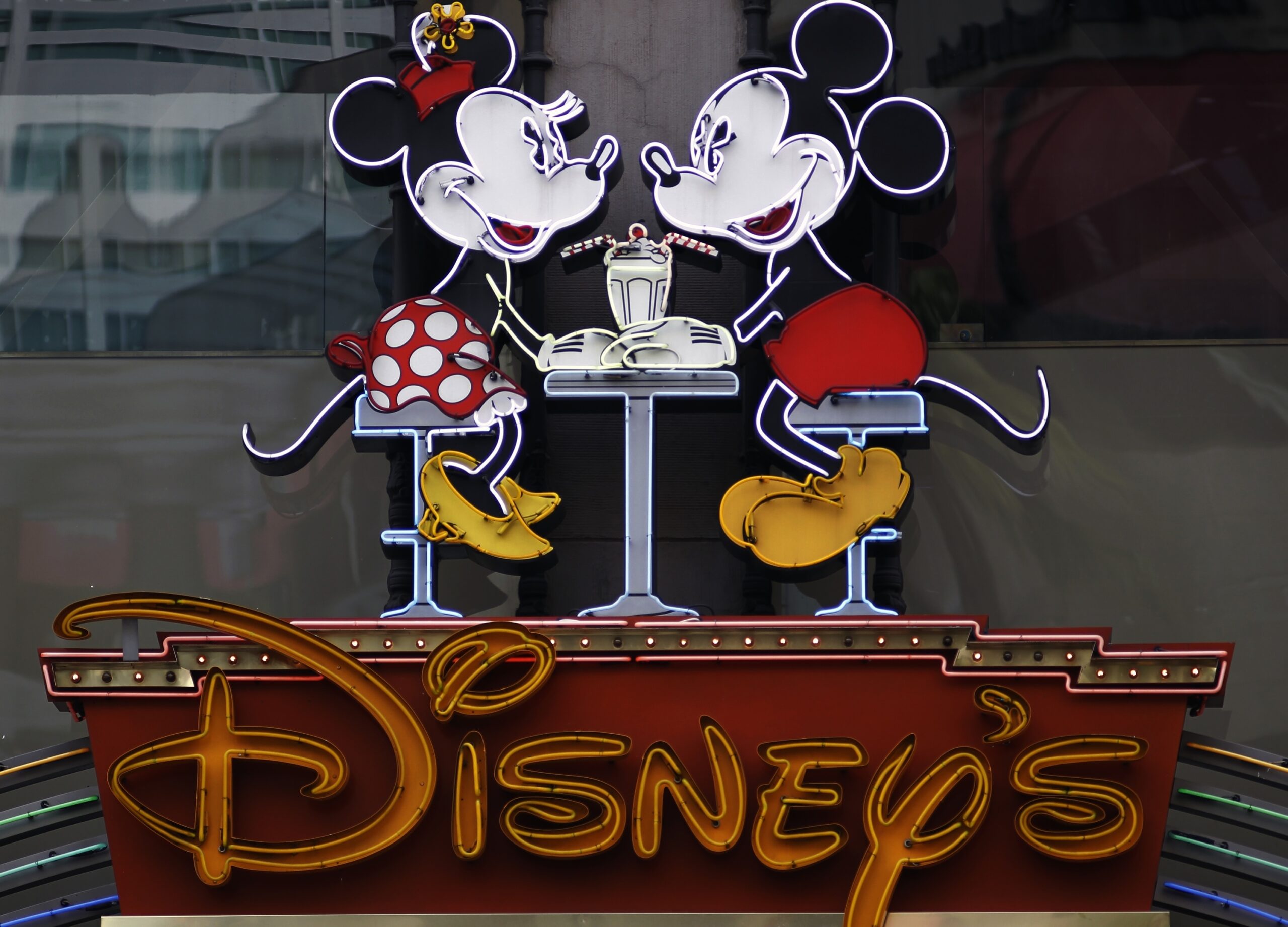 Disney ups bid for 21st Century Fox to $71.3 billion
