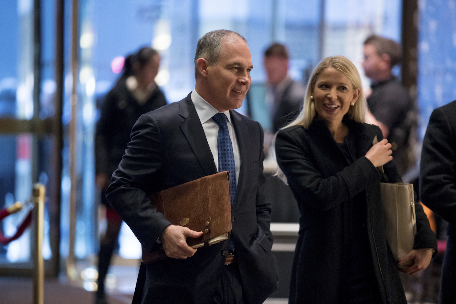 Pruitt visits Senate to discuss confirmation hurdles