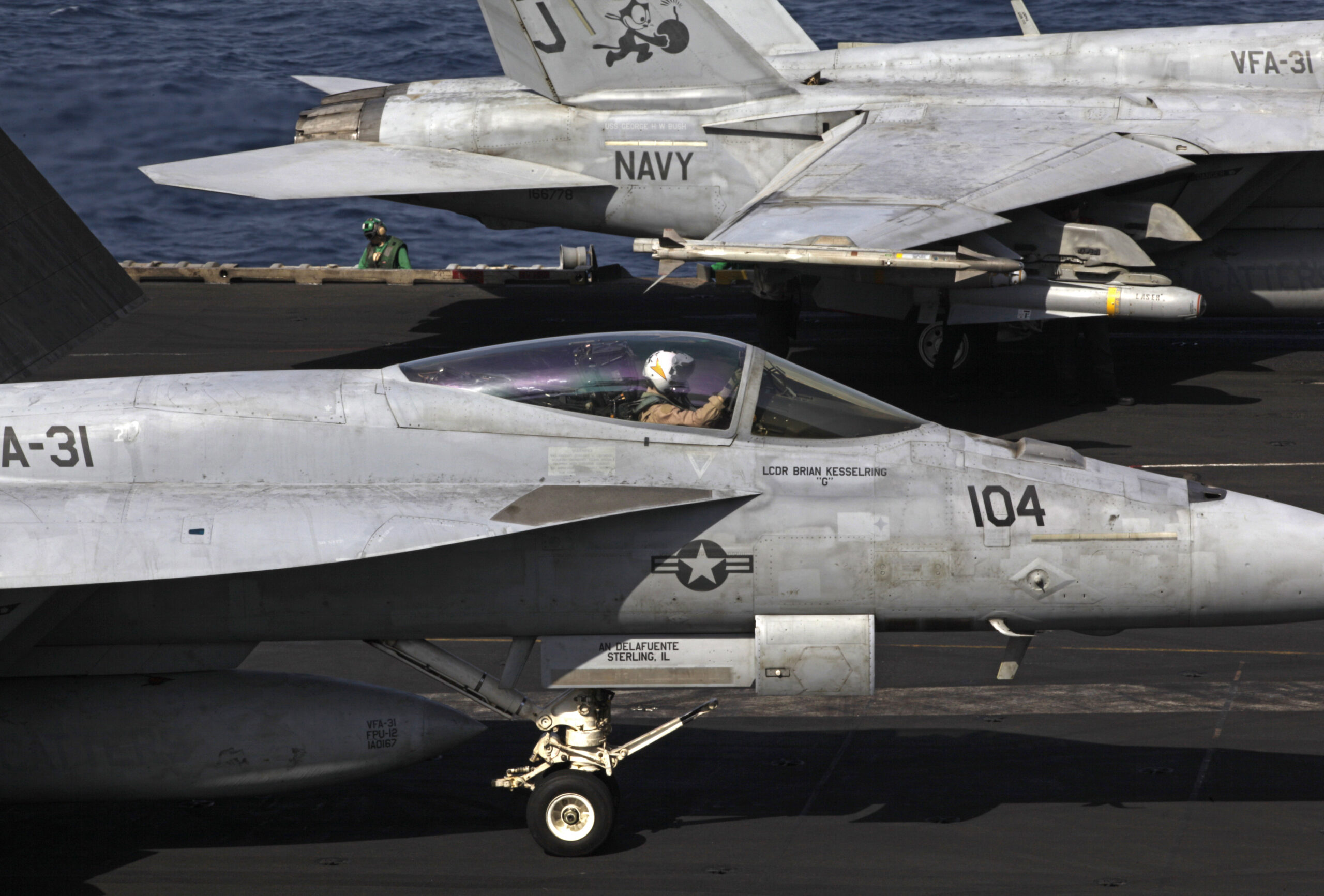 Two Navy fighters crash in Pacific
