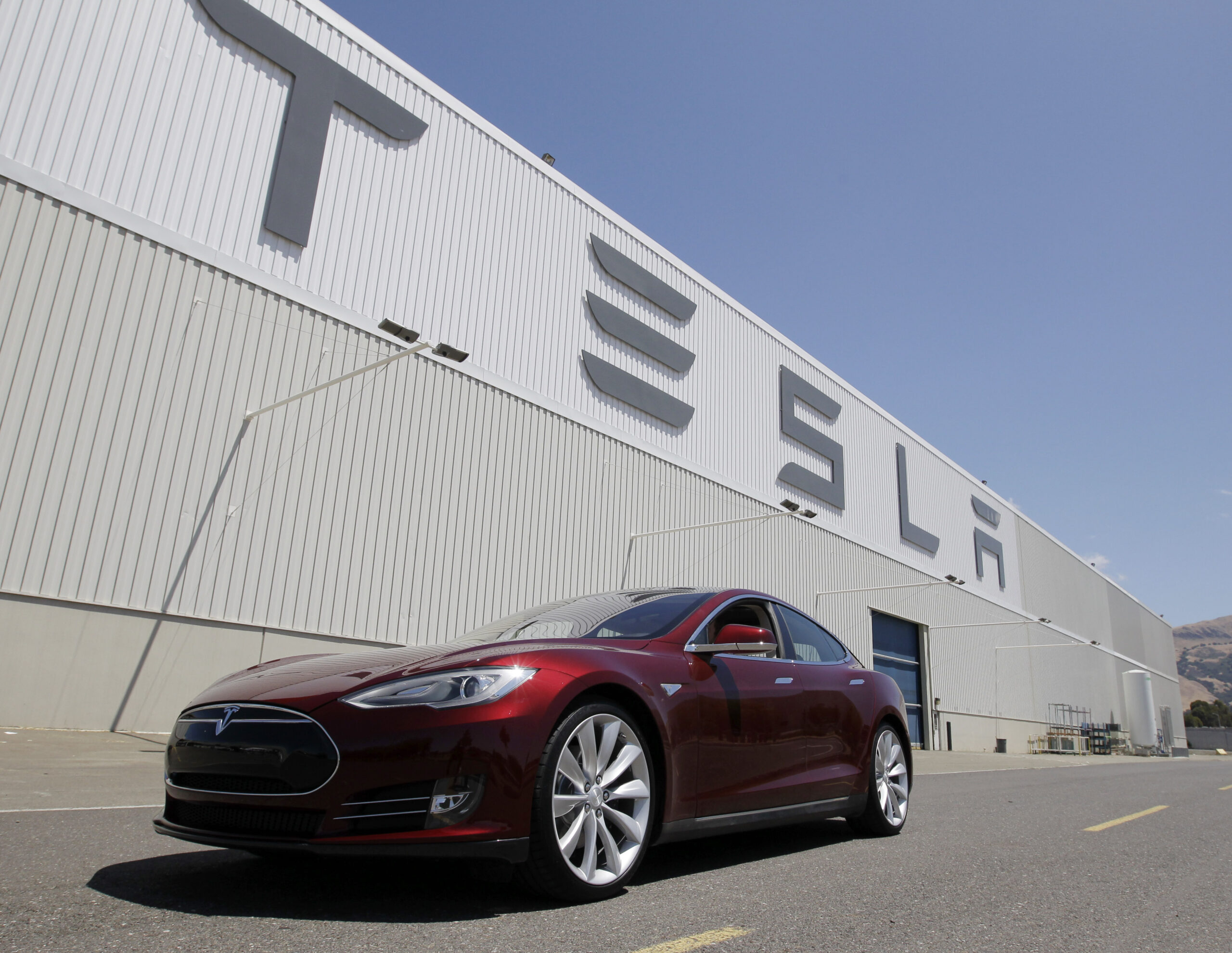 Tesla picks Nevada for battery factory