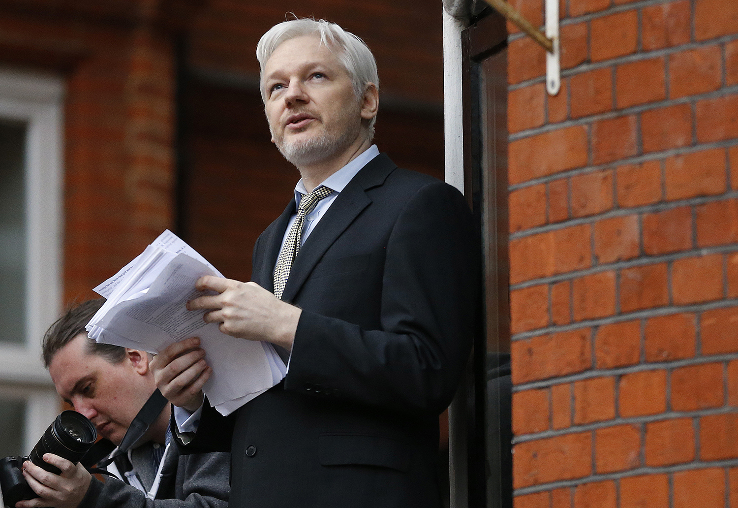 WikiLeaks founder Julian Assange threatens to sue Mike Rogers on ‘day one’ if he’s picked to lead FBI