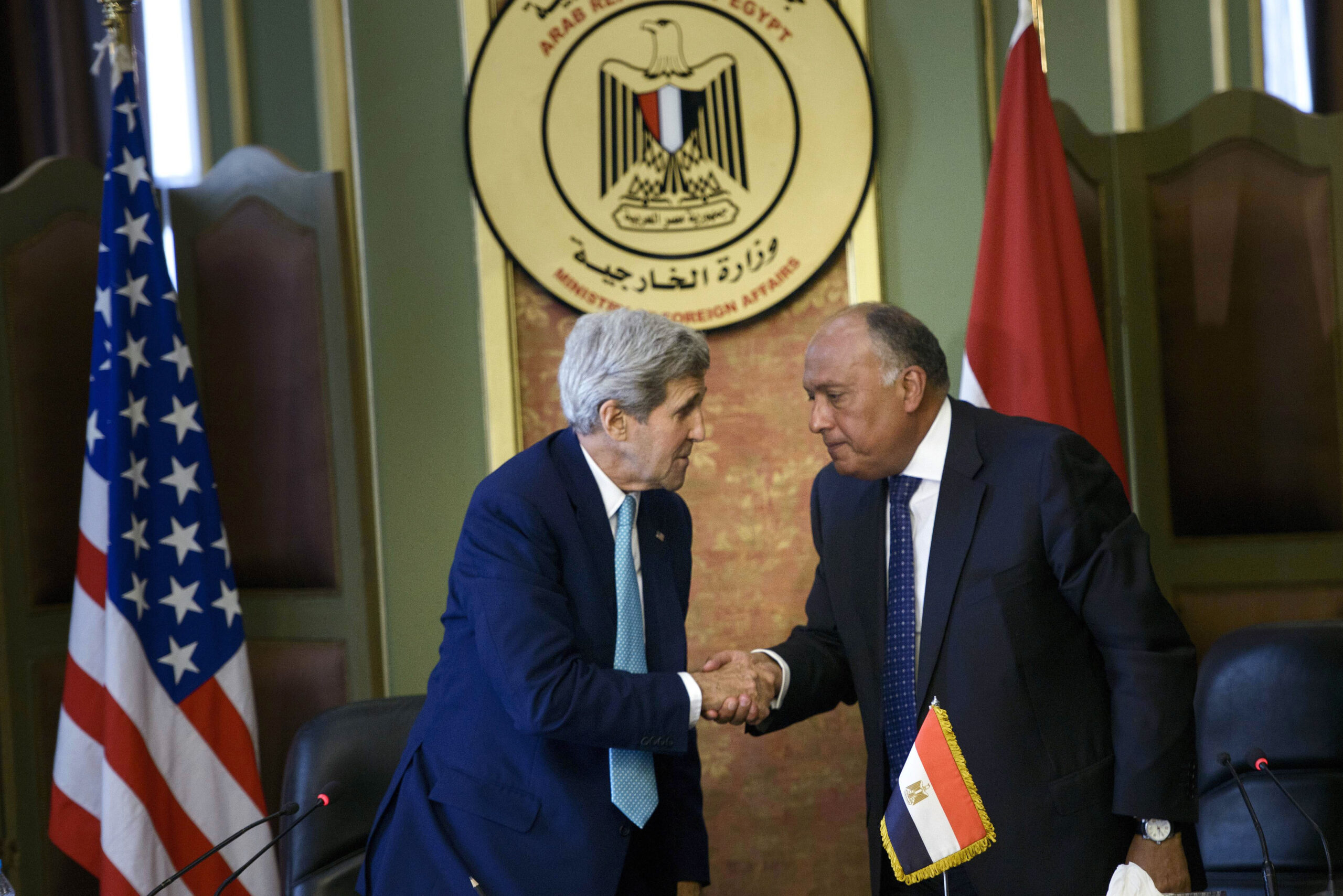Kerry resumes formal U.S. security talks with Egypt