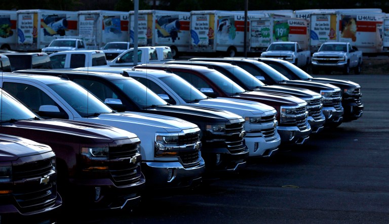 General Motors Co. Chevrolet pickup trucks sit on display for sale at a car dealership in Louisville, Kentucky, U.S., on Wednesday, Jan. 31, 2018. General Motors Co. is scheduled to release earnings figures on February 6. 