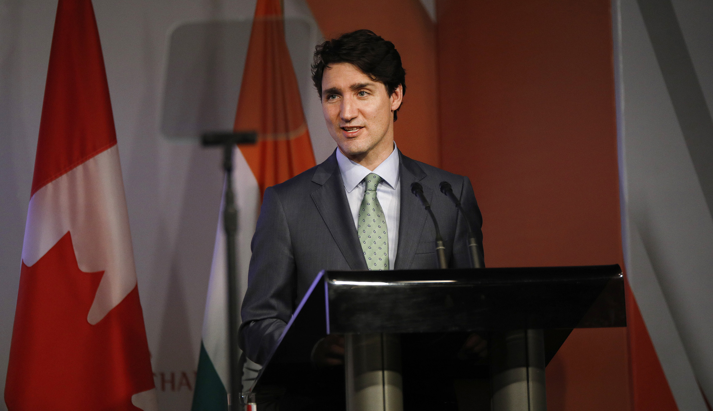 Teamsters union backs Canada in tariff tiff with Trump