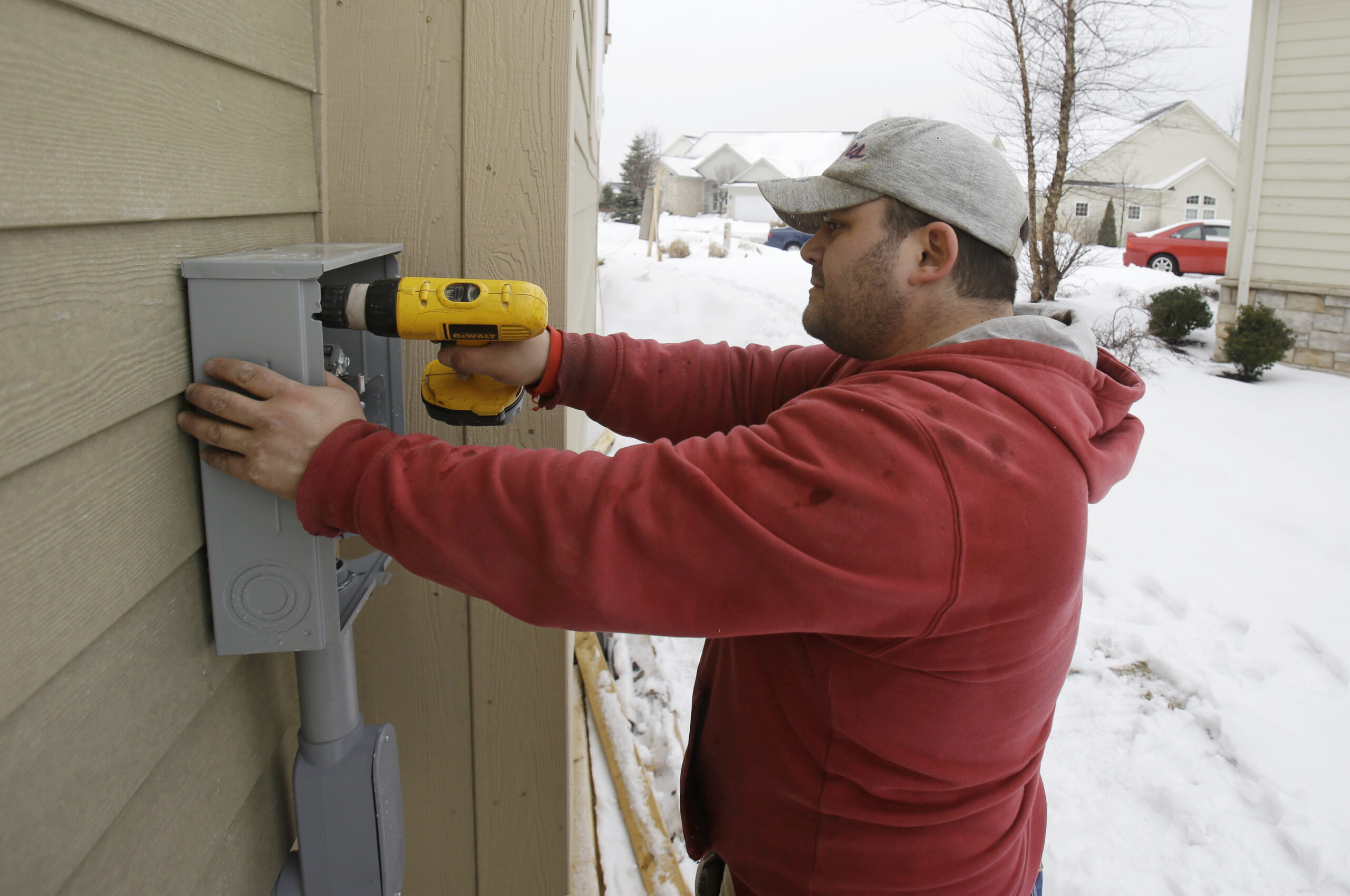 US housing construction down 16 percent in January