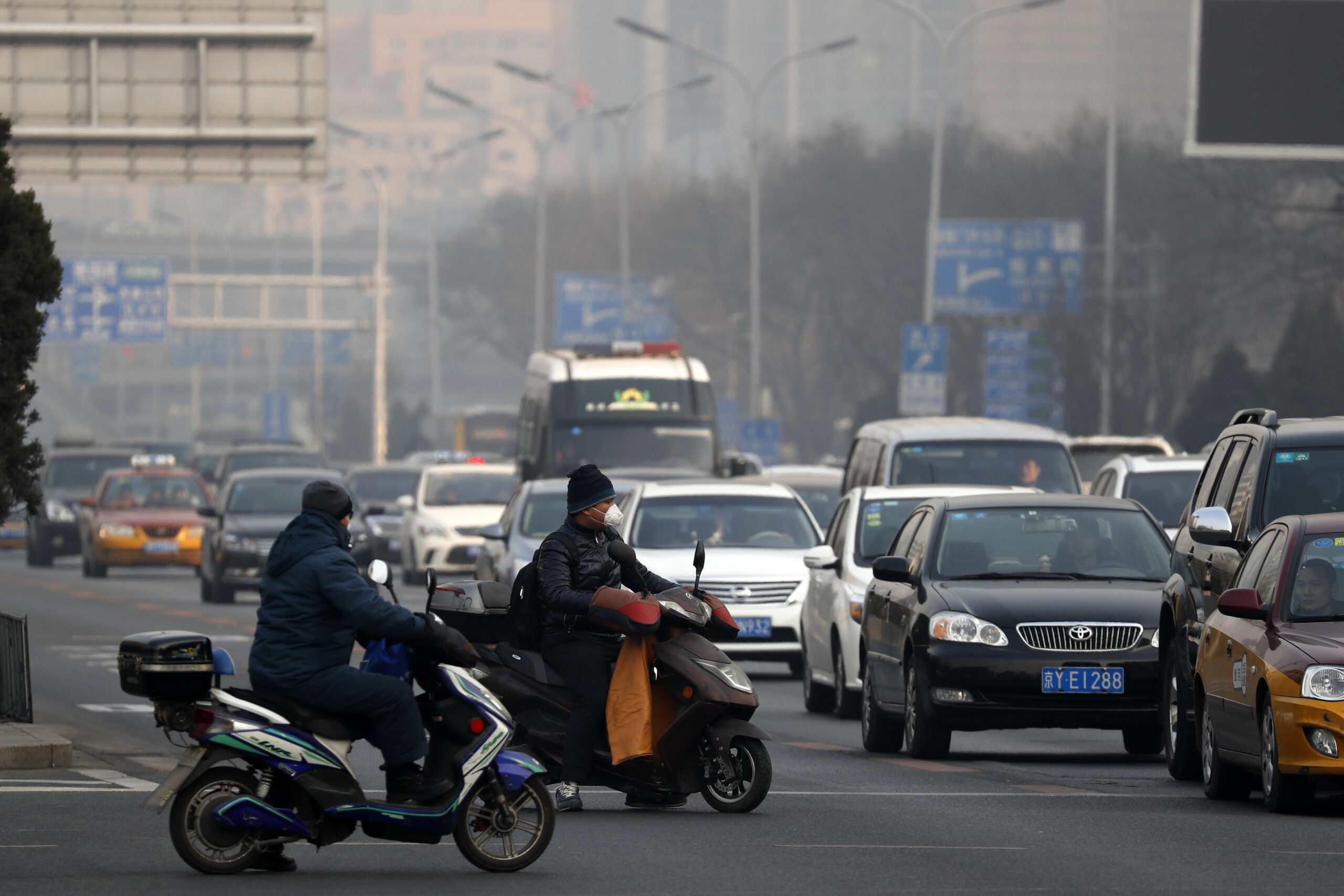 EPA steamrolls auto industry to rush out new regs