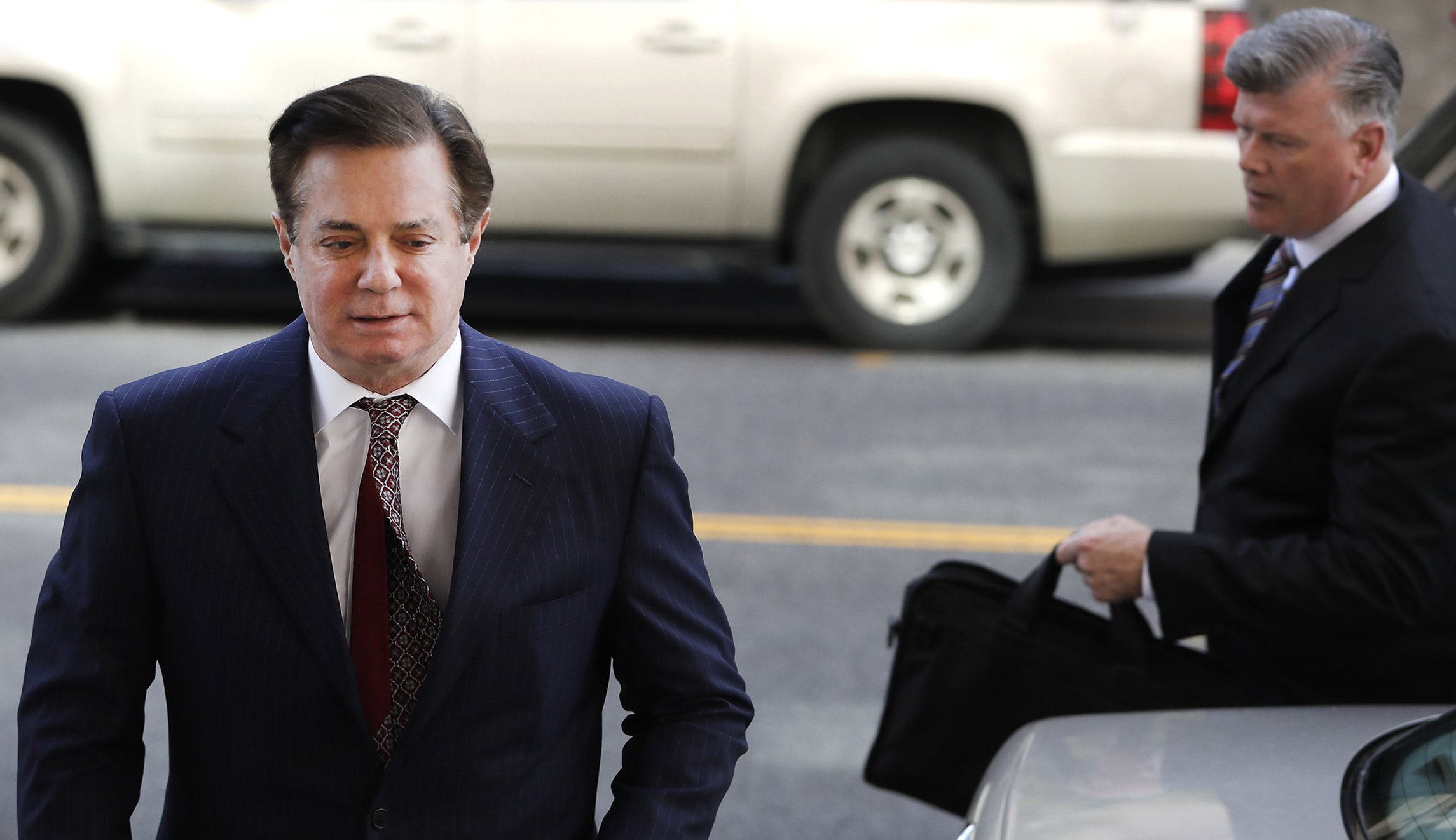 Manafort weighing plea deal to avoid second trial: Report