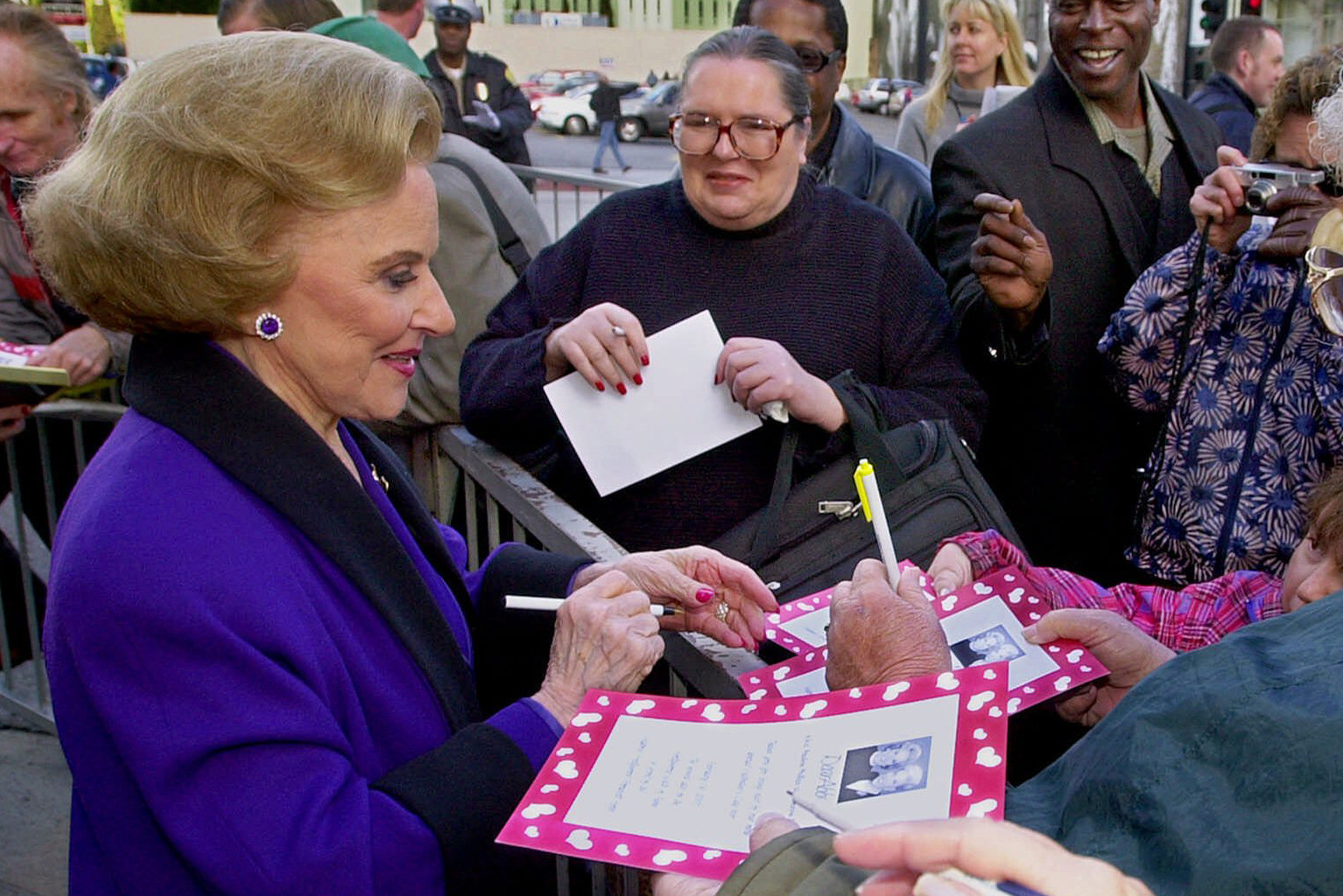‘Dear Abby’ advice columnist dies at age 94