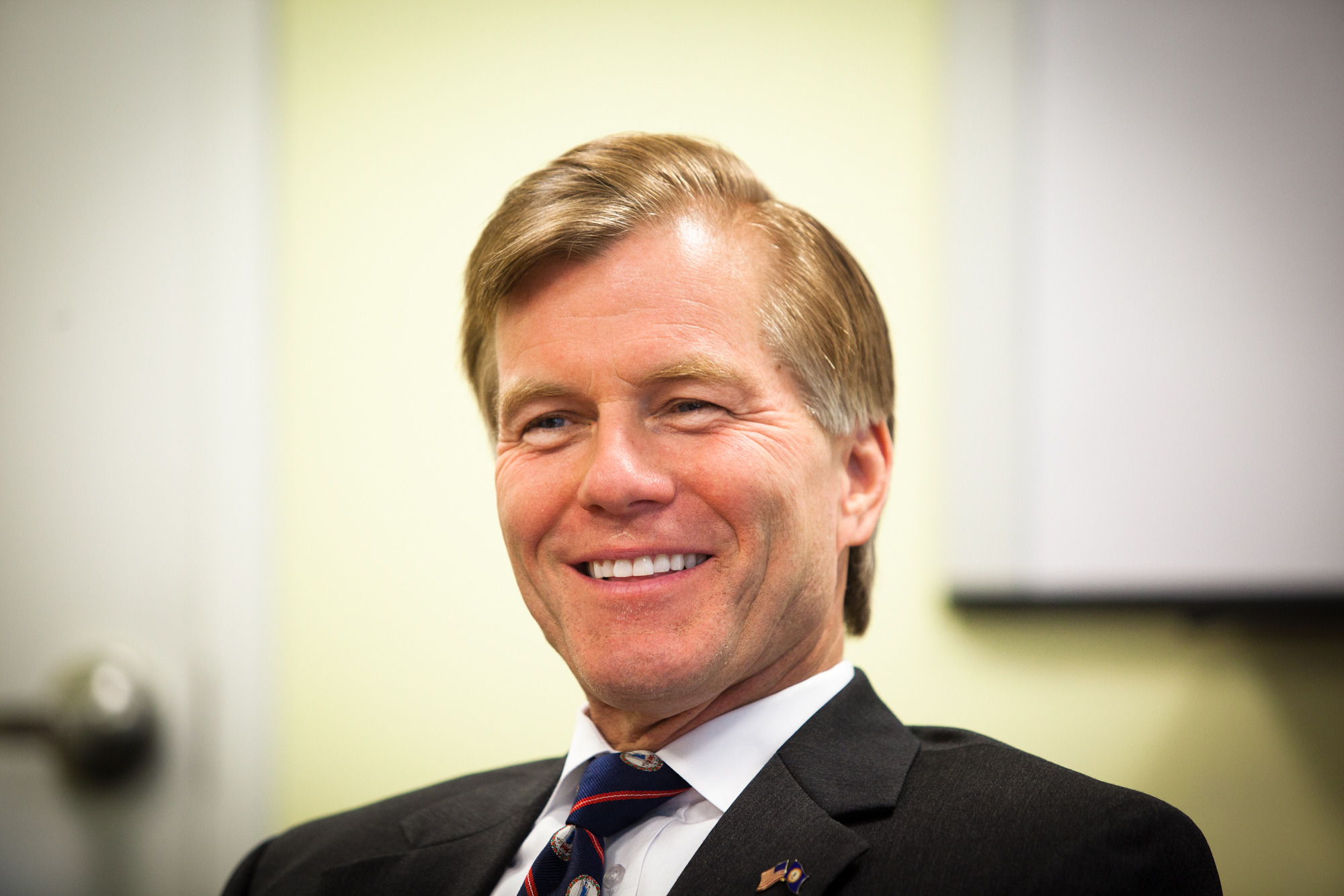 Virginia governor’s candidates embrace popular Gov. Bob McDonnell