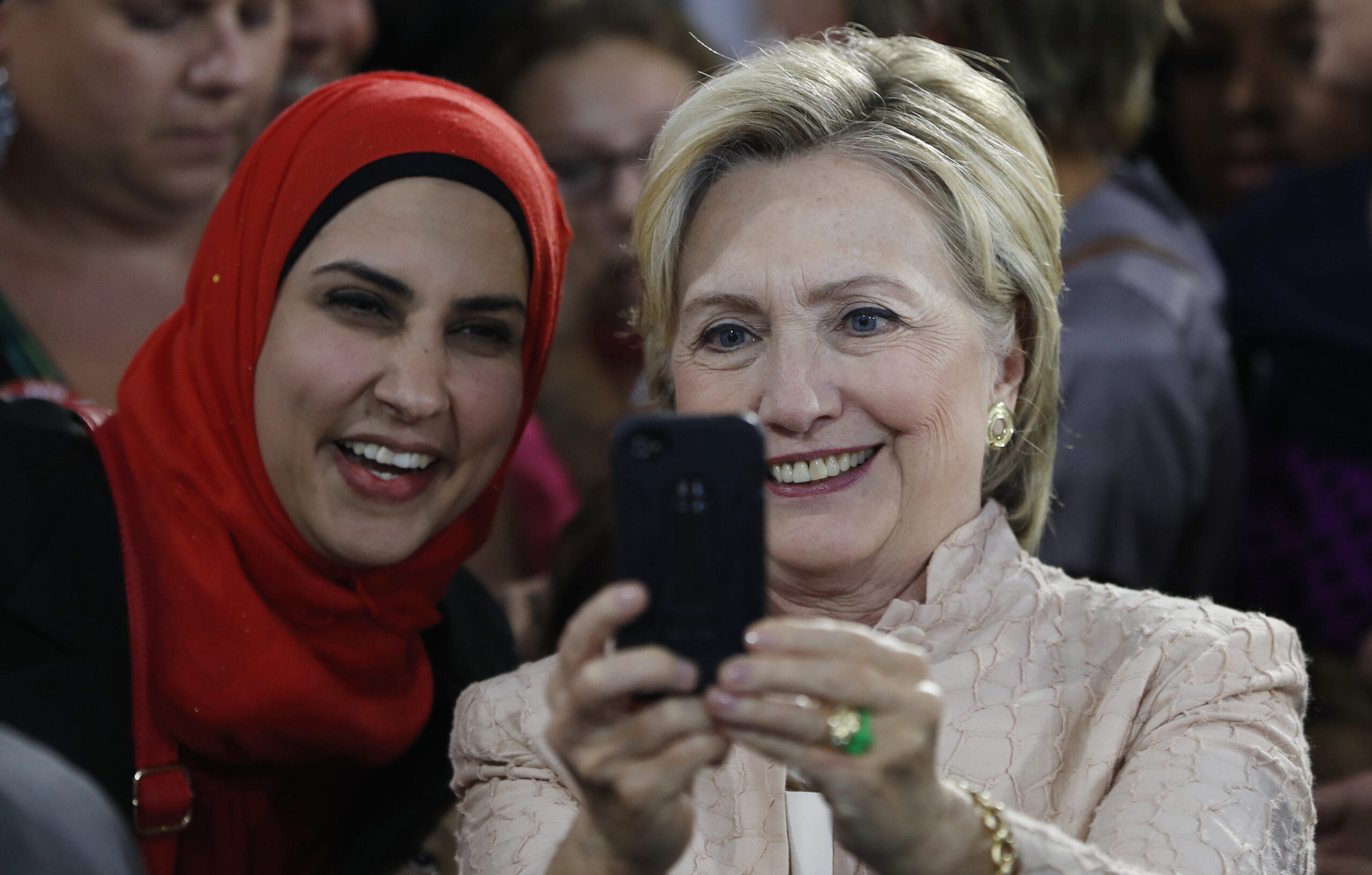 Clinton trolls Trump over late night tweets