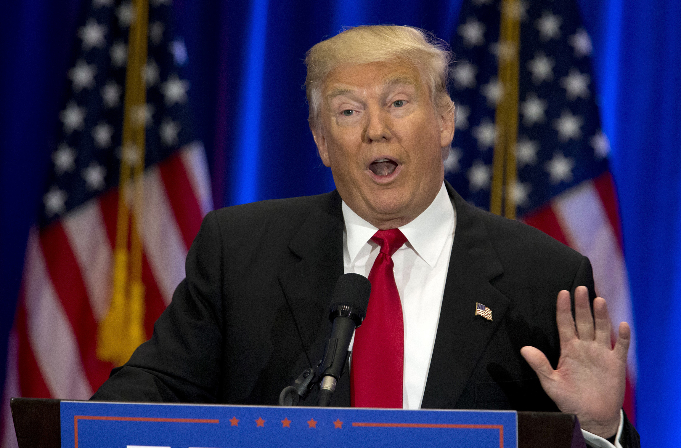 Report: DHS says green card holders part of Trump ban