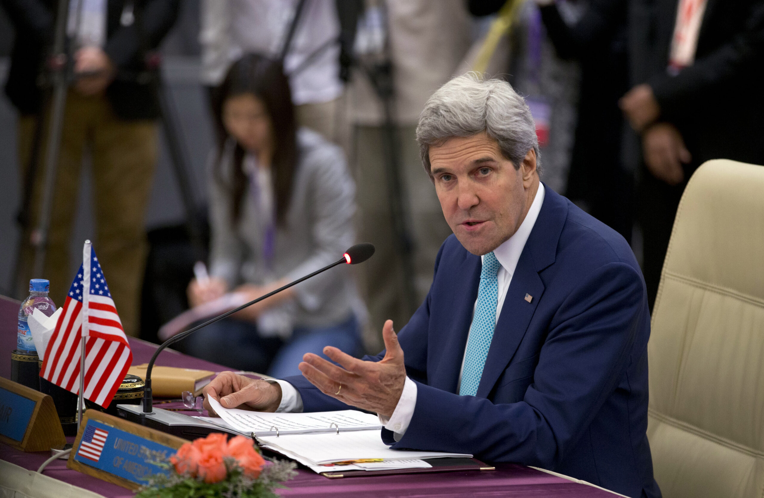 Kerry seeks to calm South China Sea tensions