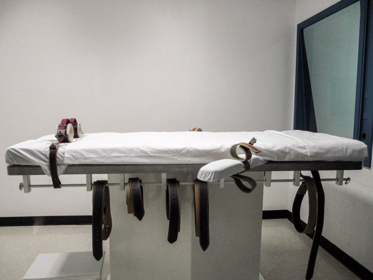 A lethal injection chamber at the State Penitentiary in Lincoln, Neb. (AP Photo/Nate Jenkins)