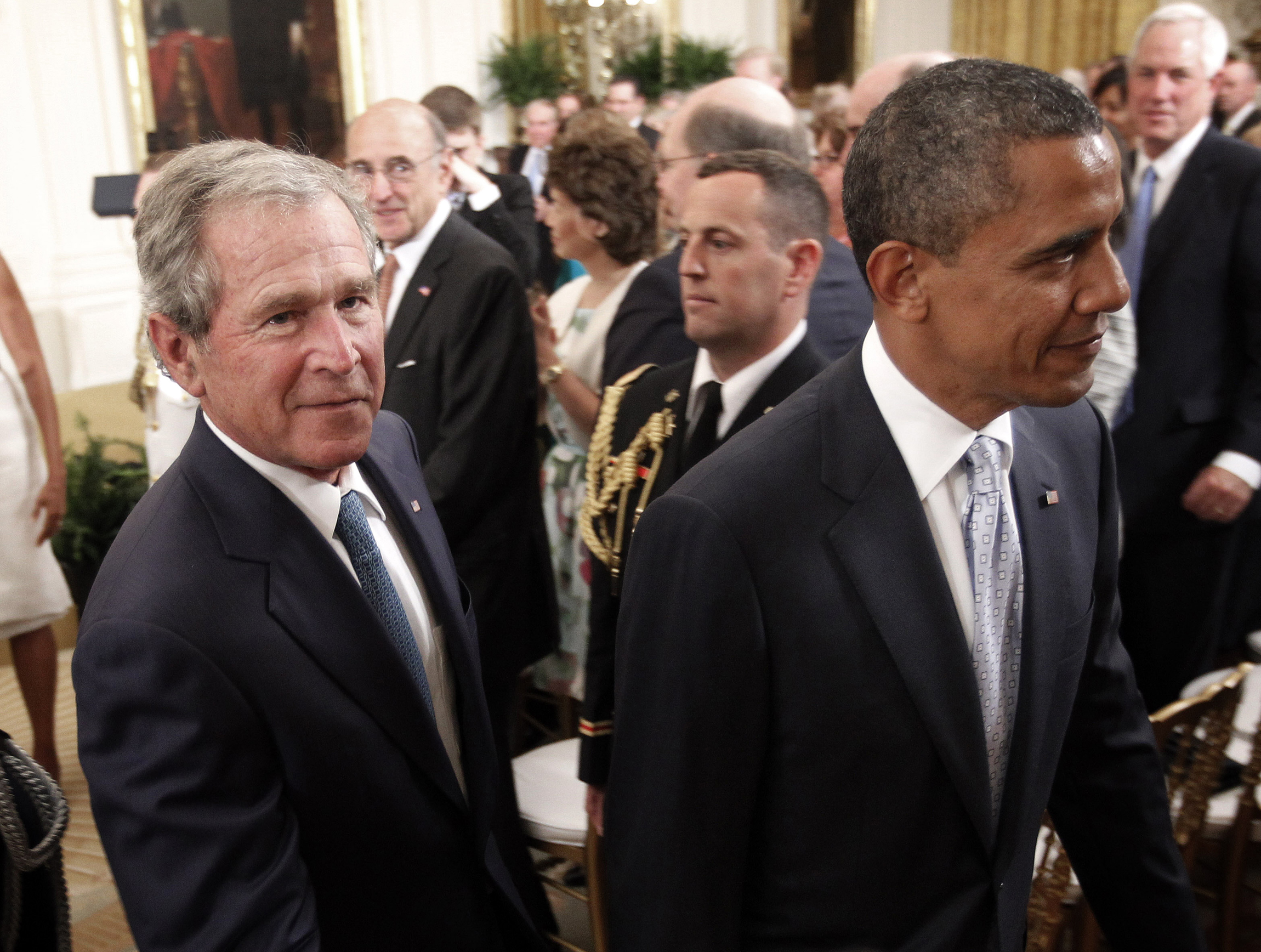 White House: Obama, Bush would fire Trump campaign manager