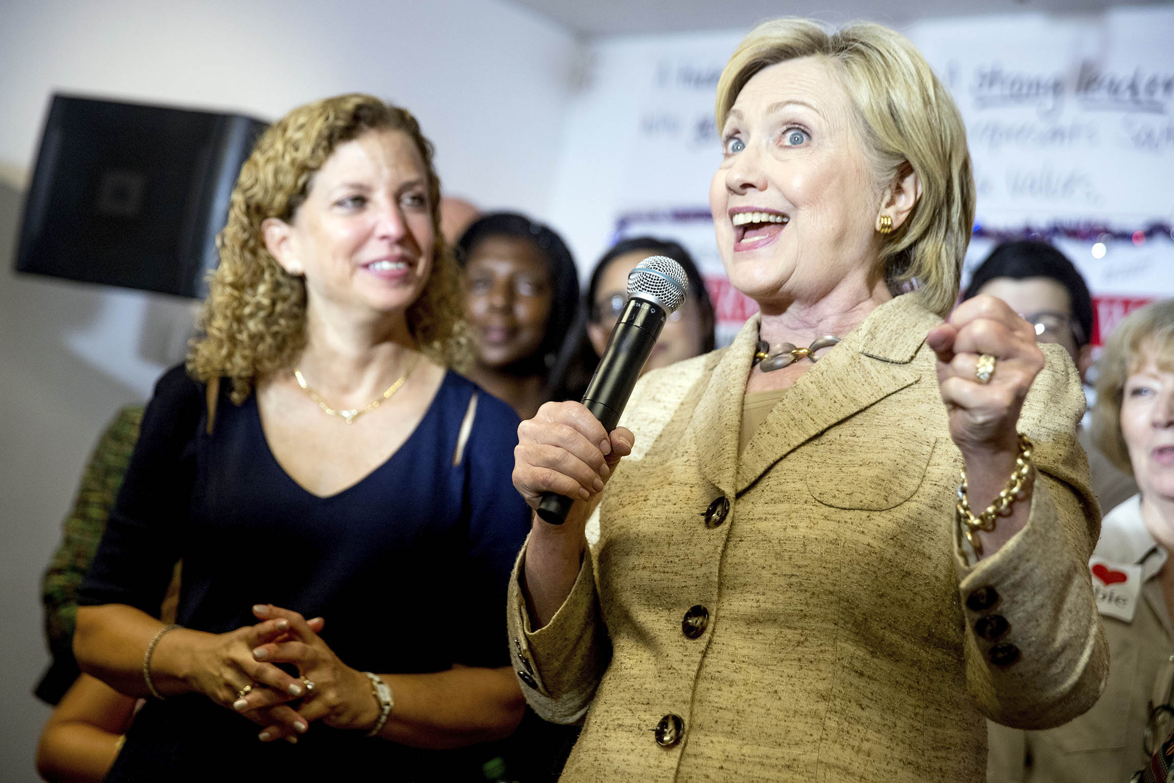 Clinton lends a hand to embattled Debbie Wasserman Schultz