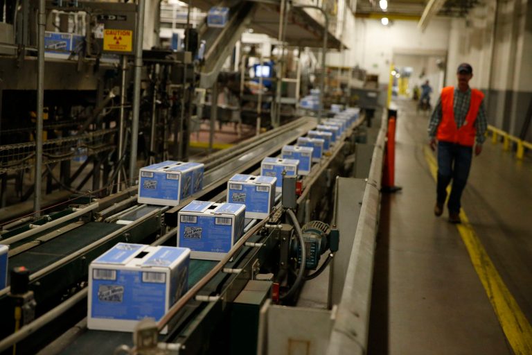 Union membership has stalled at 11.1 percent in the past few years, and the majority of workers in all industries are choosing not to be in a union. (AP Photo/Brennan Linsley)