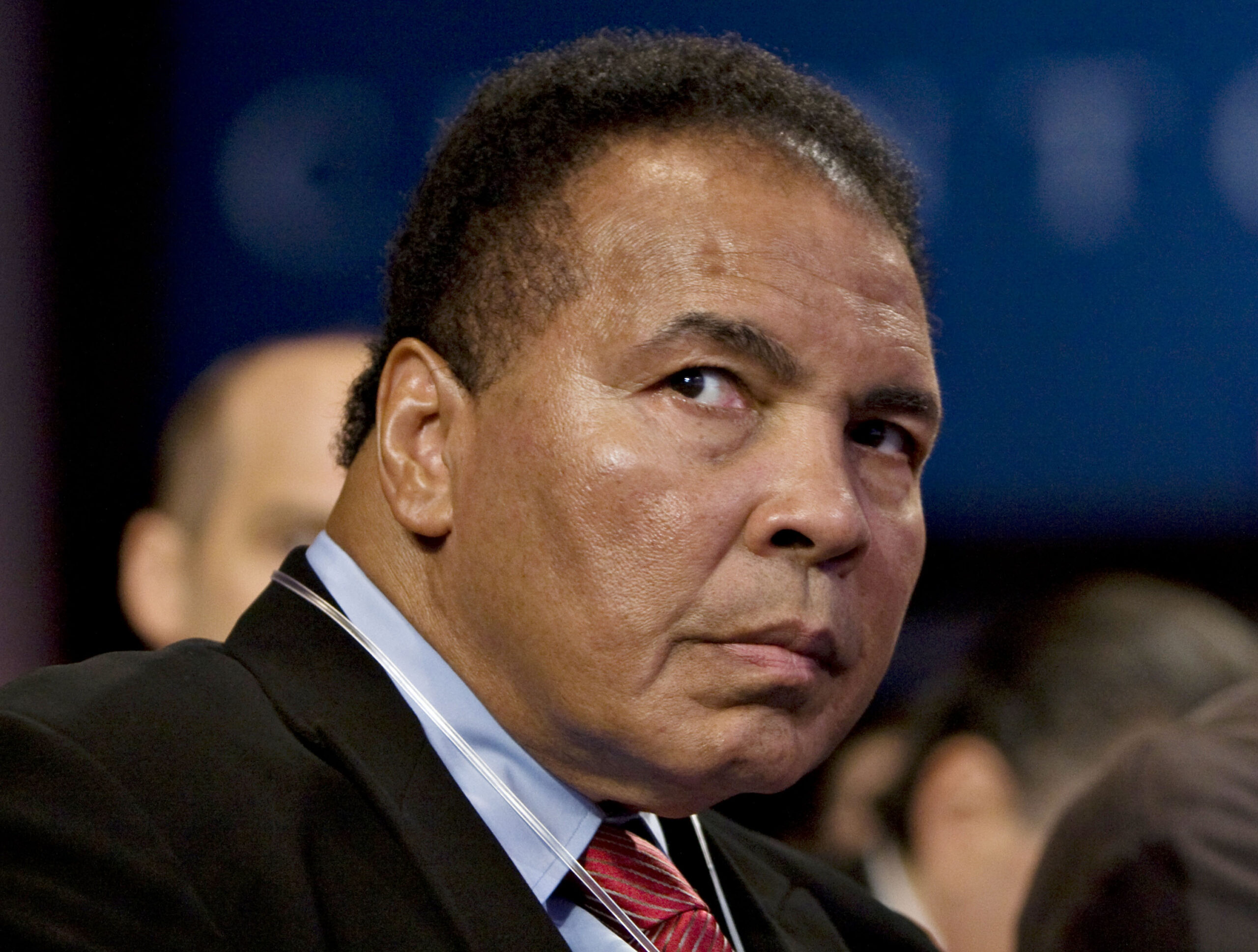 Muhammad Ali takes a jab at Trump