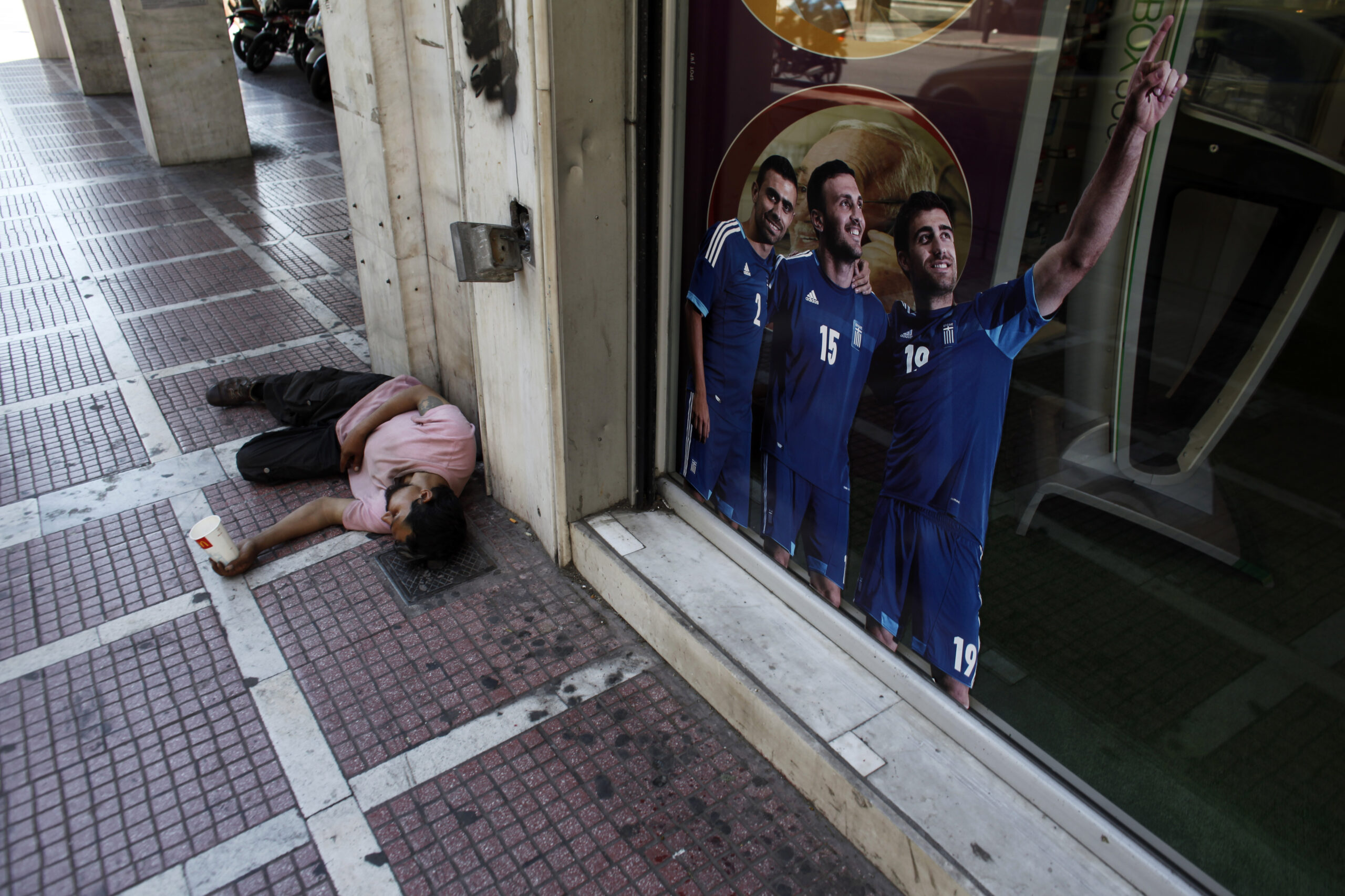 Greeks to vote with a global audience