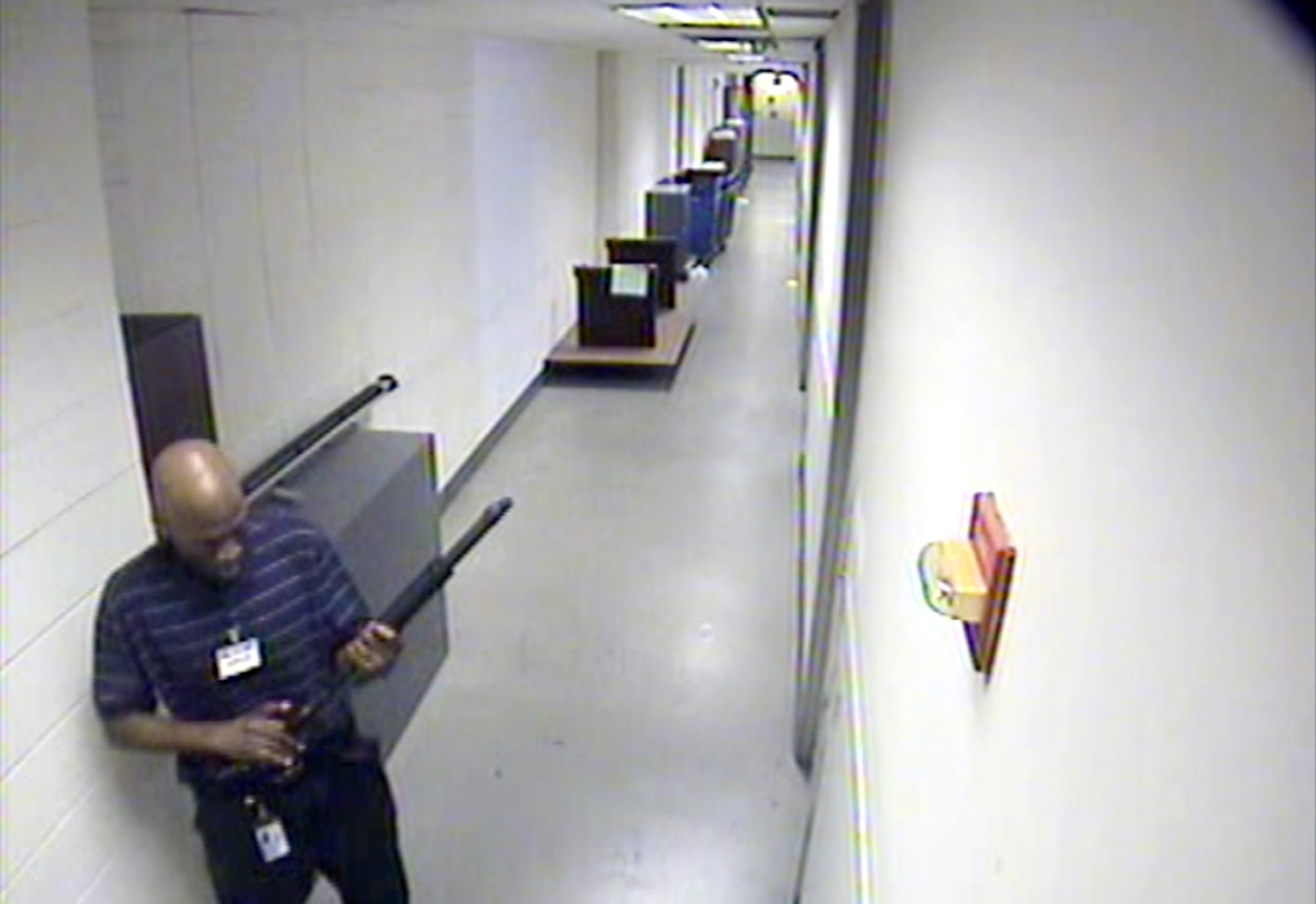 APNewsBreak: Navy Yard gunman had access pulled