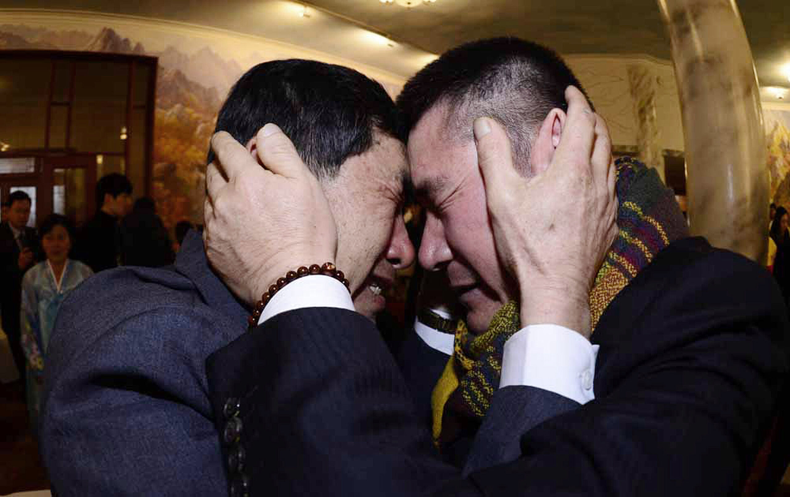 Tearful Korean reunions begin; first since 2010