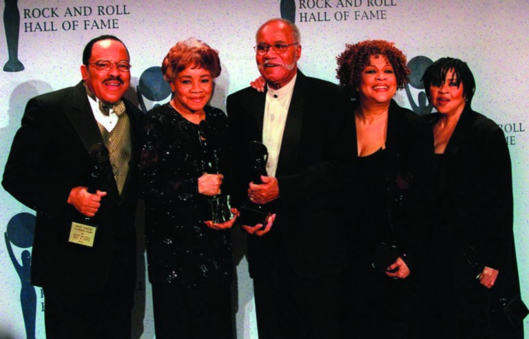 FILE - This March 15, 1999 file photo shows the sibling group The Staples Singers, from left, Pervis, Cleotha, Pops, Mavis, and Yvonne at the Rock and Roll Hall of Fame induction ceremony in New York. Cleotha Staples, the eldest sibling in the highly influential gospel group The Staples Singers died Friday, Feb. 22, 2013, at her Chicago home after suffering from Alzheimer's disease for the last decade. She was 78. (AP Photo/Albert Ferreira, file)
