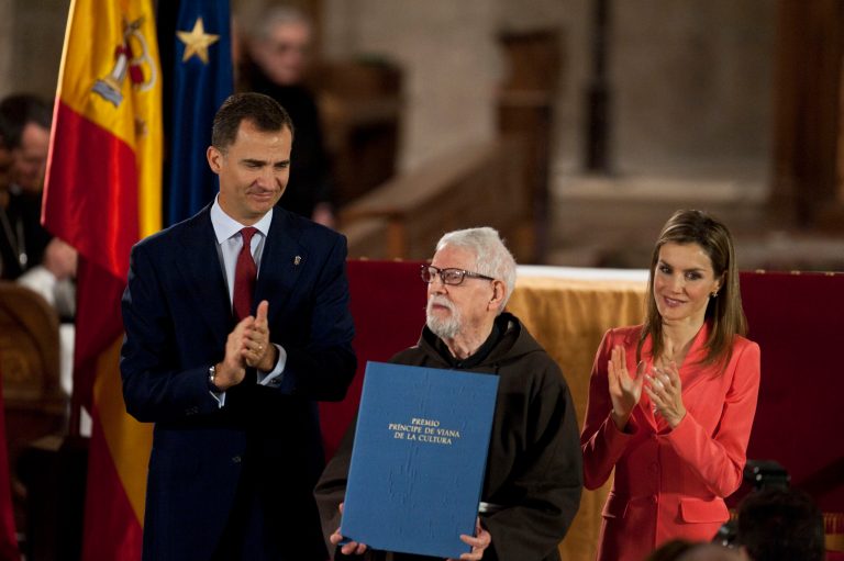 Historian Capuchino,Tarsicio de Azcona, center, receives the Prince's Viana Award, from Spain's Prince Felipe at the Monastery of Leyre, 60 kilometers (40 miles) from Pamplona, northern Spain, Wednesday, June 4, 2014. King Juan Carlos, who led Spain's transition from dictatorship to democracy but faced damaging scandals amid the nation's financial meltdown, announced Monday he will abdicate in favor of his more popular son, Prince Felipe, so that fresh royal blood can rally the nation. (AP Photo/Alvaro Barrientos)