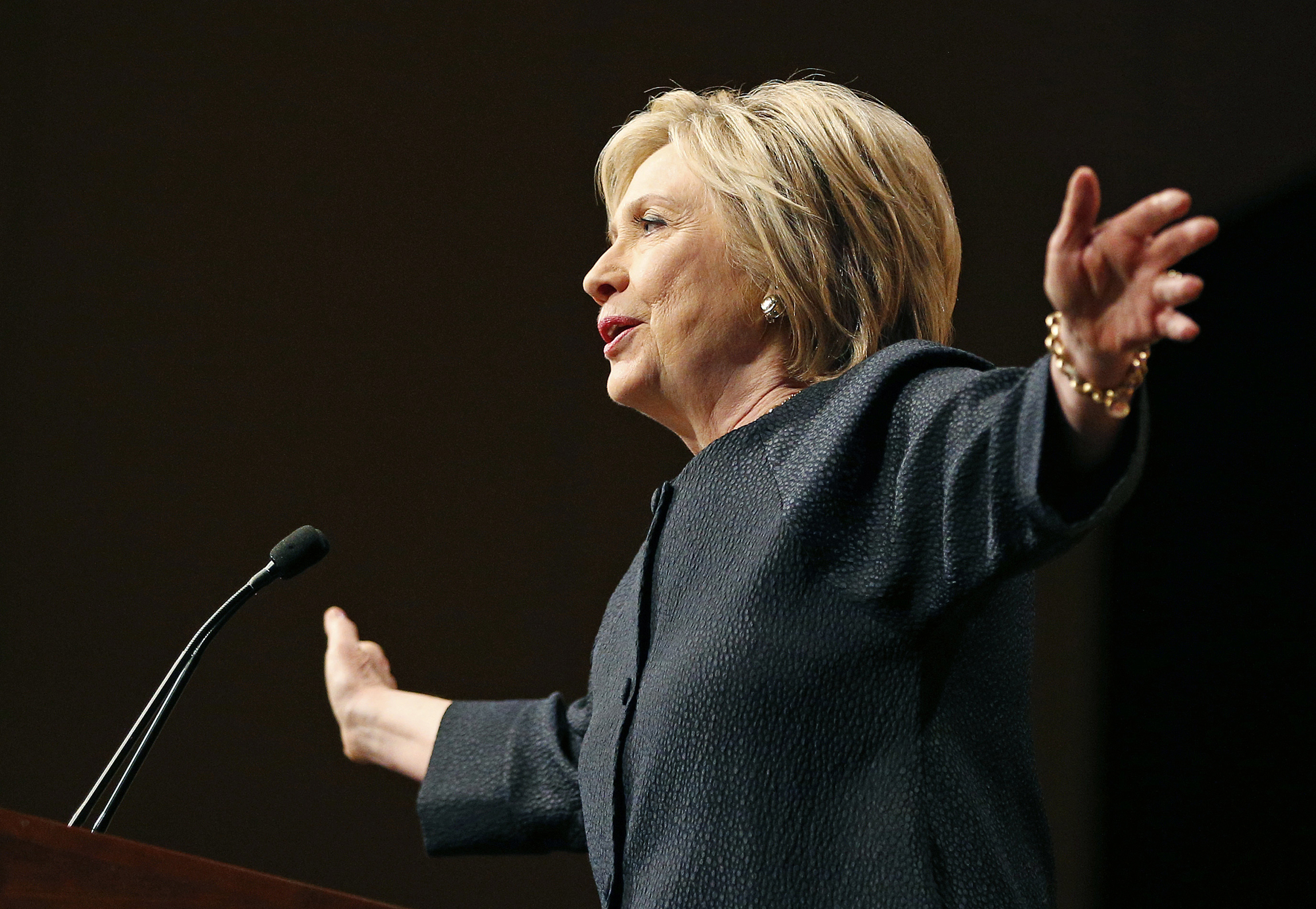 Clinton would oppose drilling in Arctic and Atlantic oceans