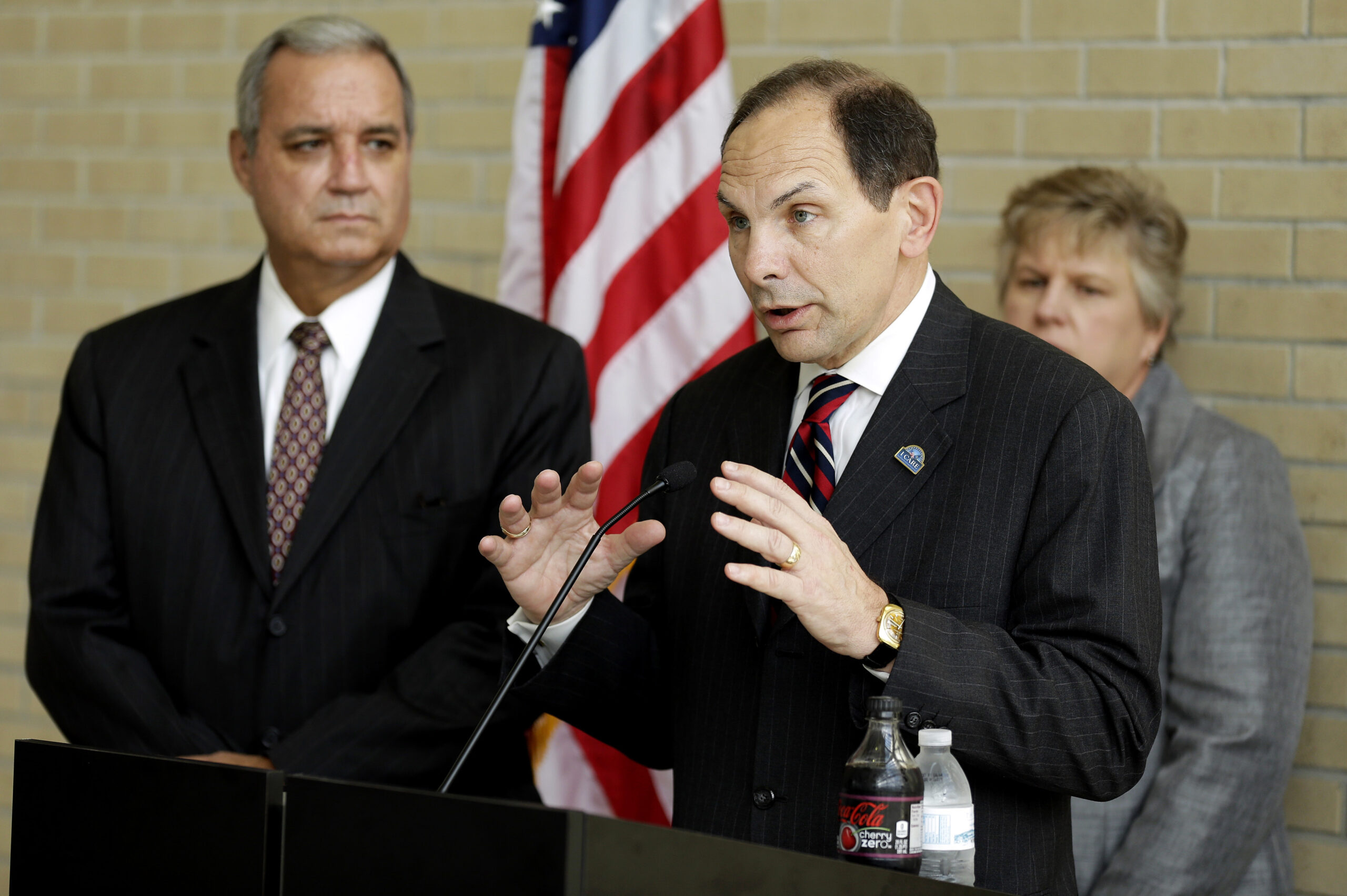 Top bureaucrat lobbyists say it’s ‘punitive’ to fire failed program executives