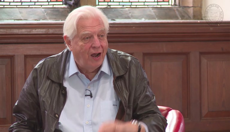 How can Simpson can sustain his claims of being an unbiased reporter if he specifically condemns a conservative-leaning news outlet like Fox News, and simultaneously endorses left-leaning outlet likes The Guardian and The Independent? (Image courtesy screenshot)