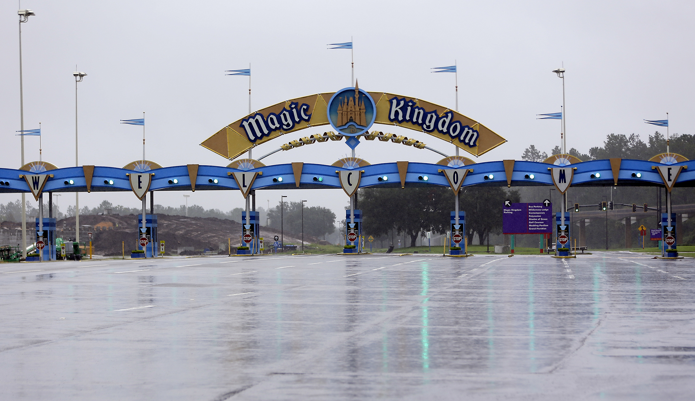 Walt Disney World dodges Irma direct hit, hopes to reopen Tuesday