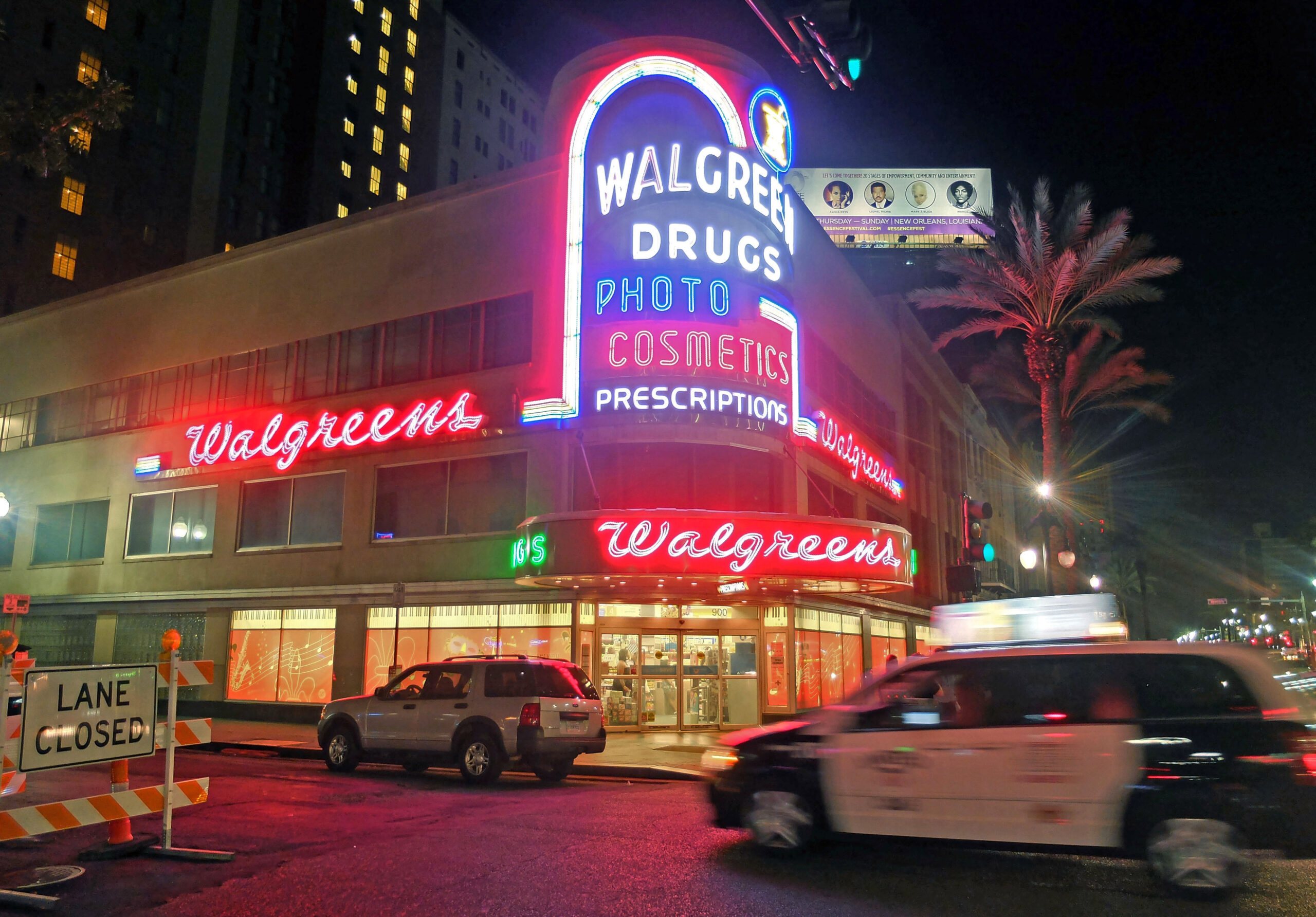 Walgreen posts 4Q loss on Alliance Boots charge