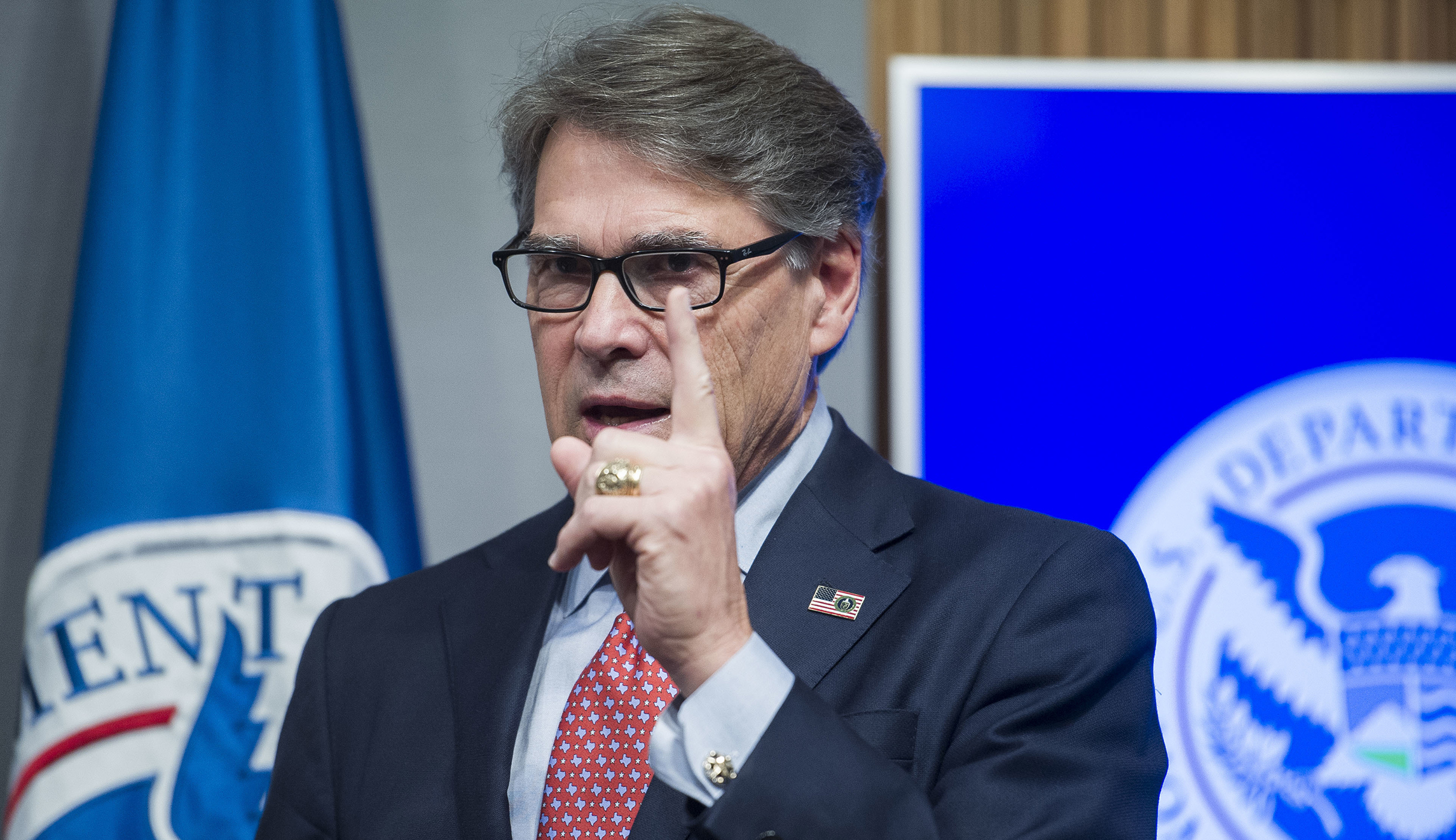 Rick Perry defends his flight record on Capitol Hill