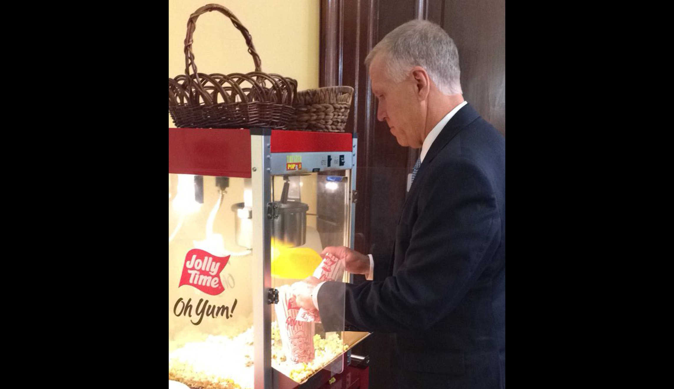 Thom Tillis grabs some popcorn to prepare for lunch with Trump and Bob Corker