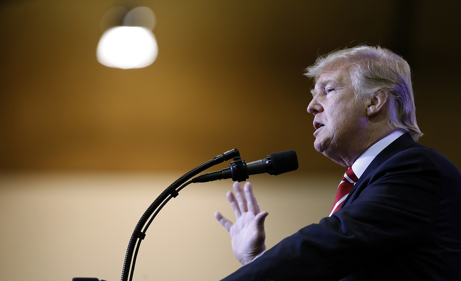 Trump threatens government shutdown over border wall funding