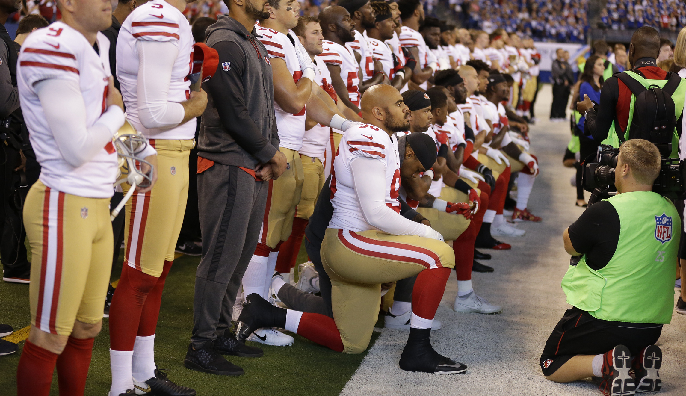 Alan Dershowitz: NFL players don’t have a constitutional right to kneel during national anthem