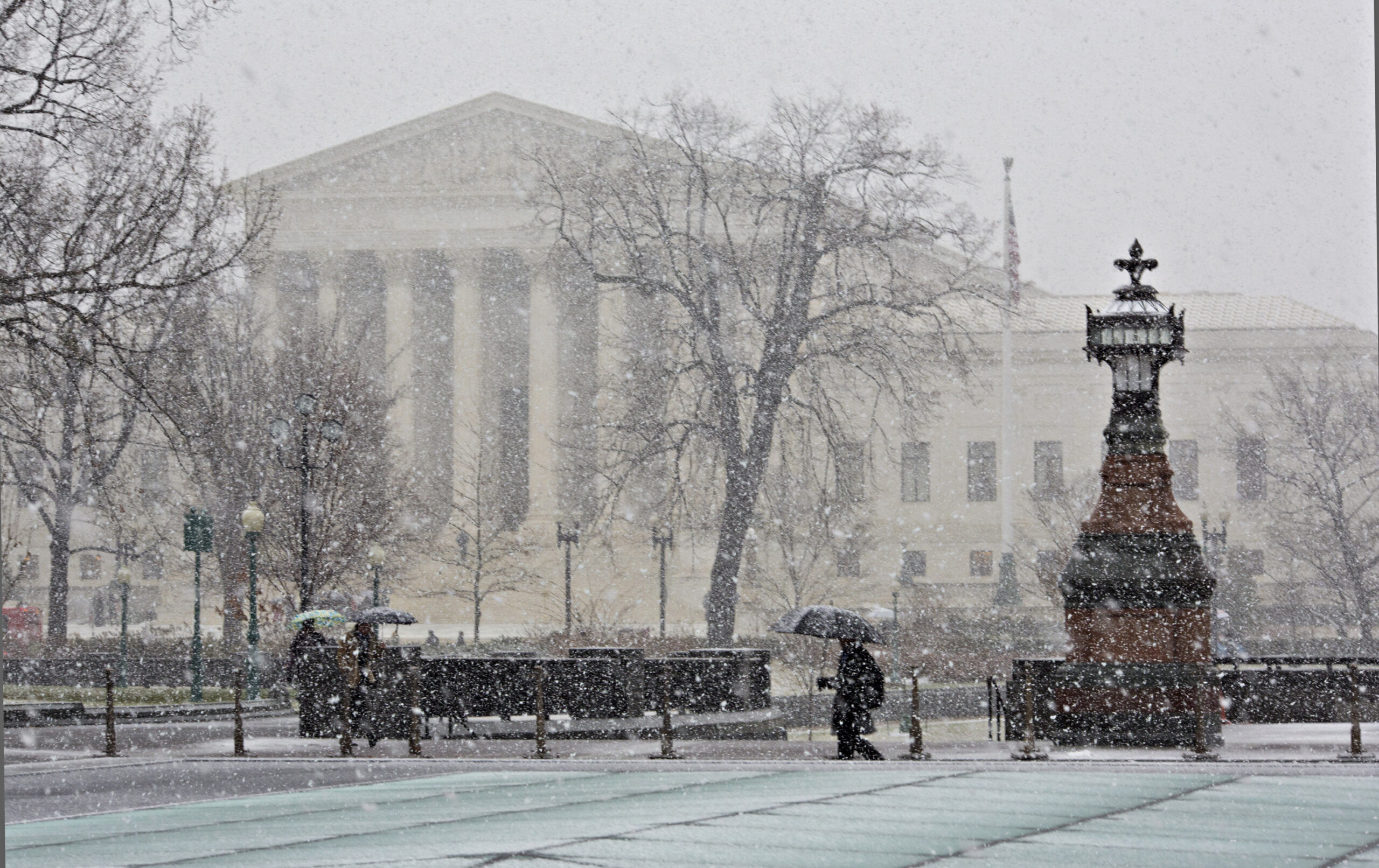 Federal workers ‘essential’ during shutdown now not essential during DC snow day