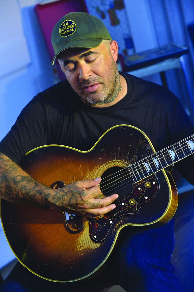 Aaron Lewis keeps his Nashville sound rockin’