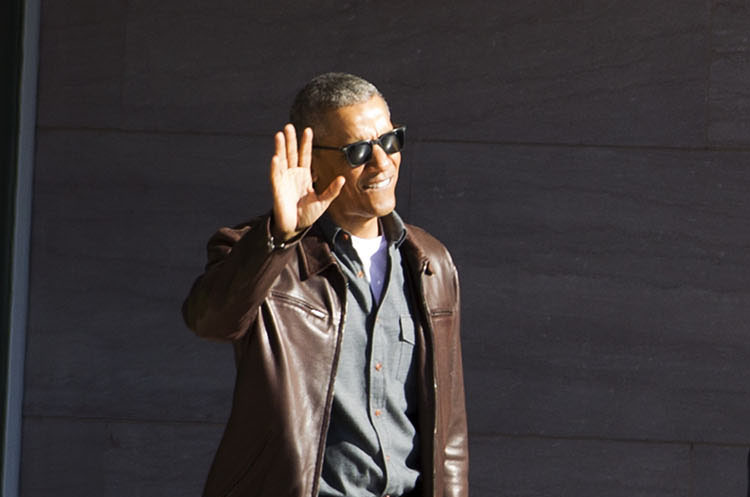 Obama writing his memoir during extended stay in French Polynesia