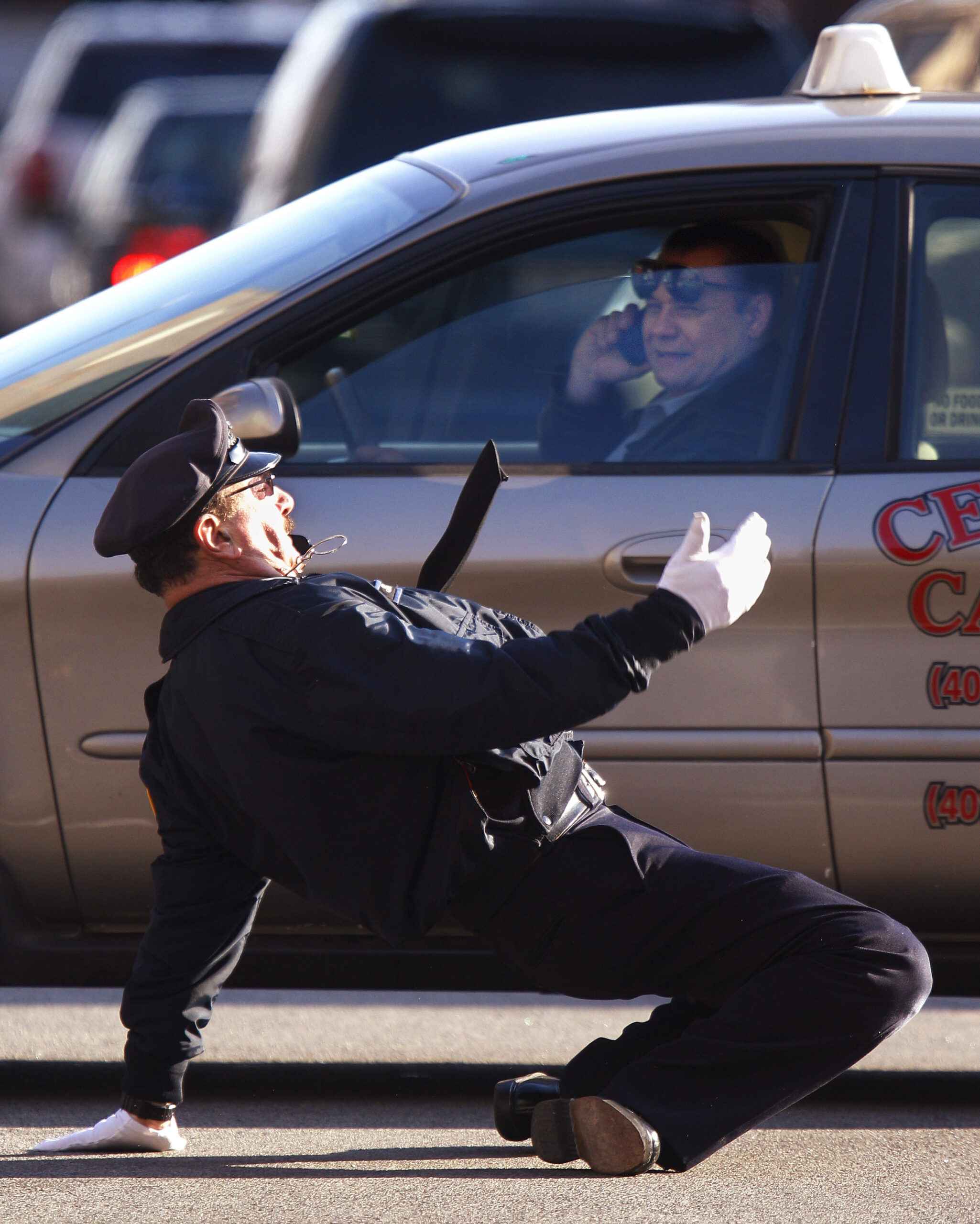 Dancing cop stops holiday traffic in Rhode Island