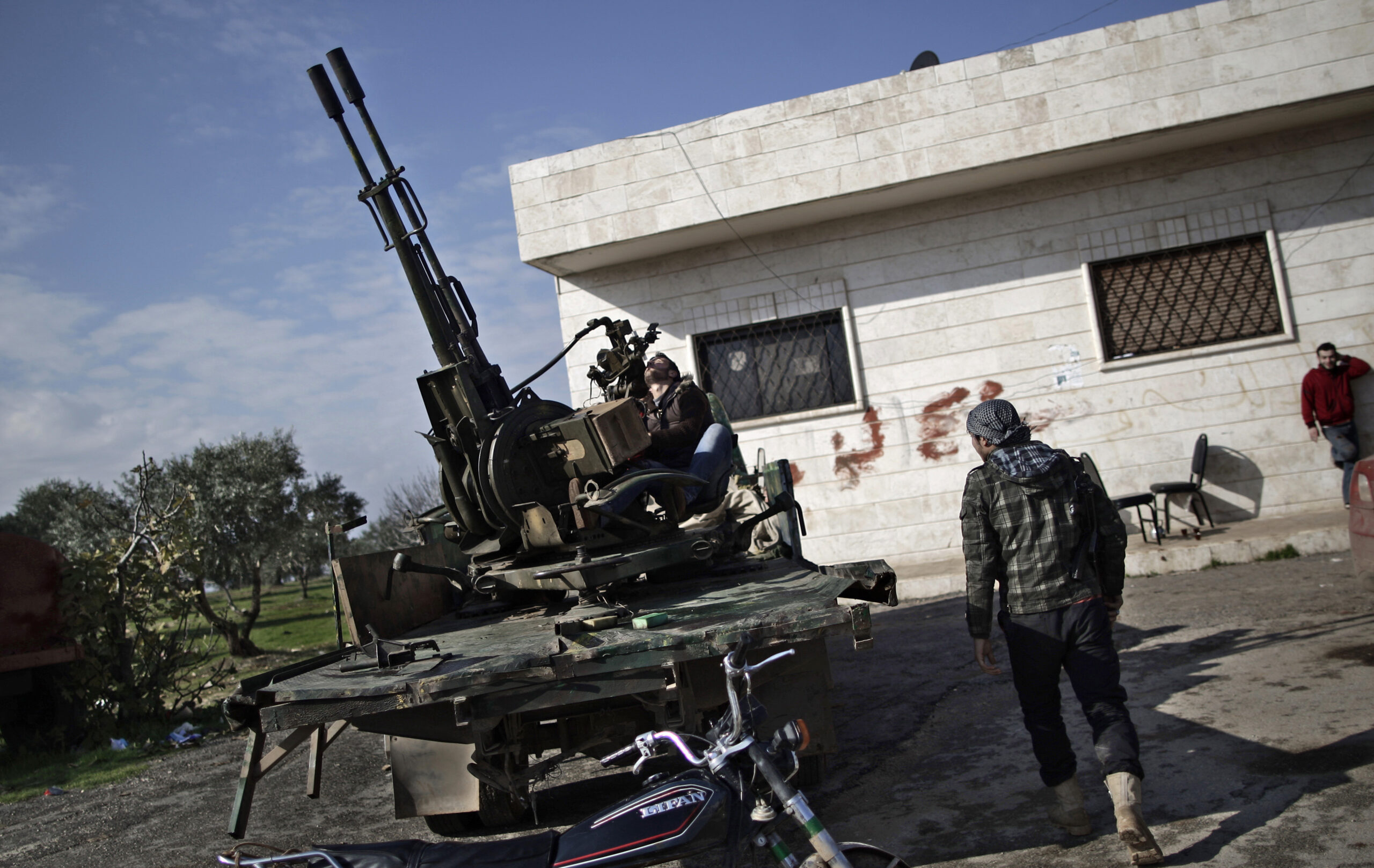 Syrian rebels step up attacks on strategic sites