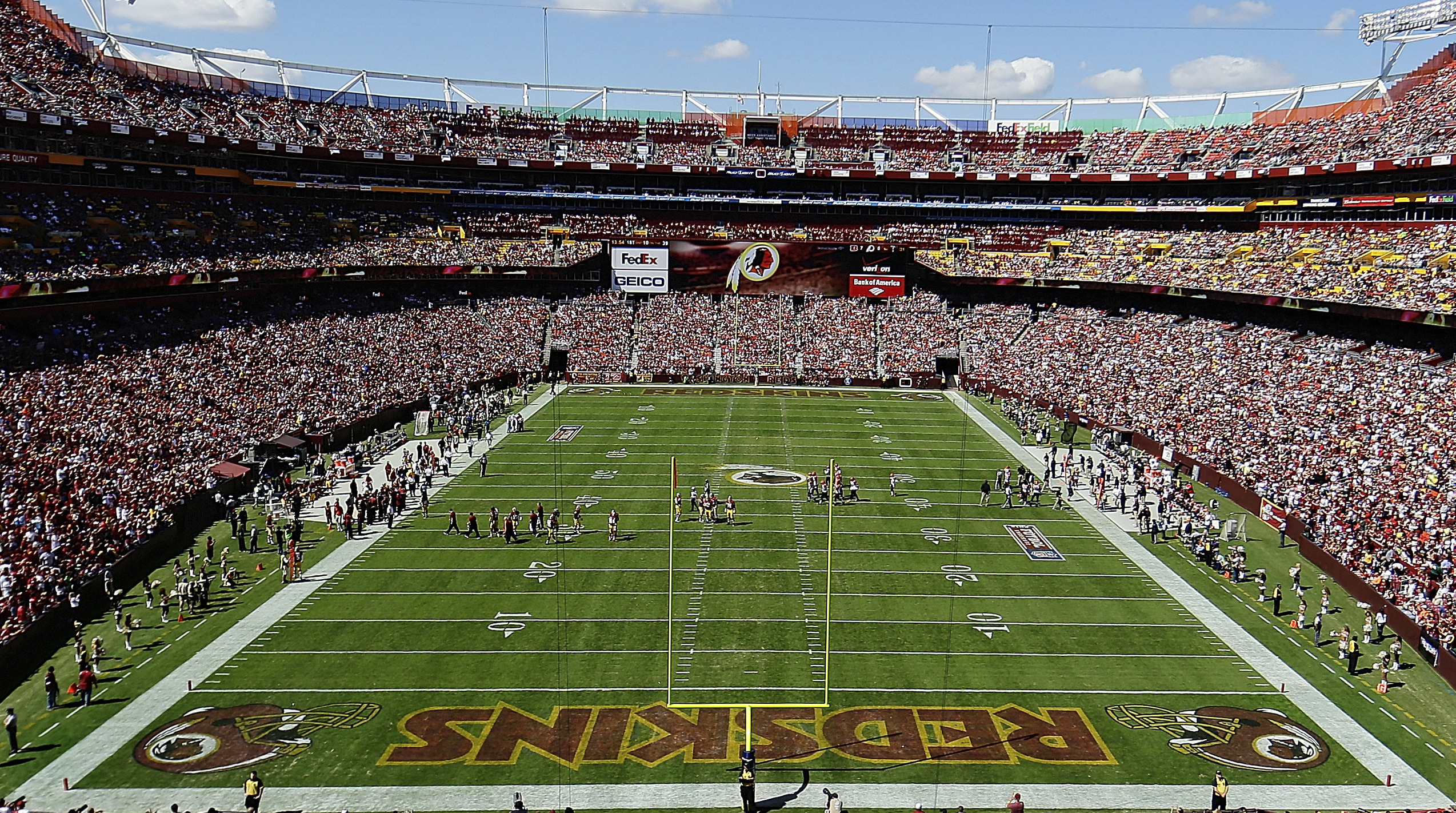 FedEx stays neutral in debate over Redskins name