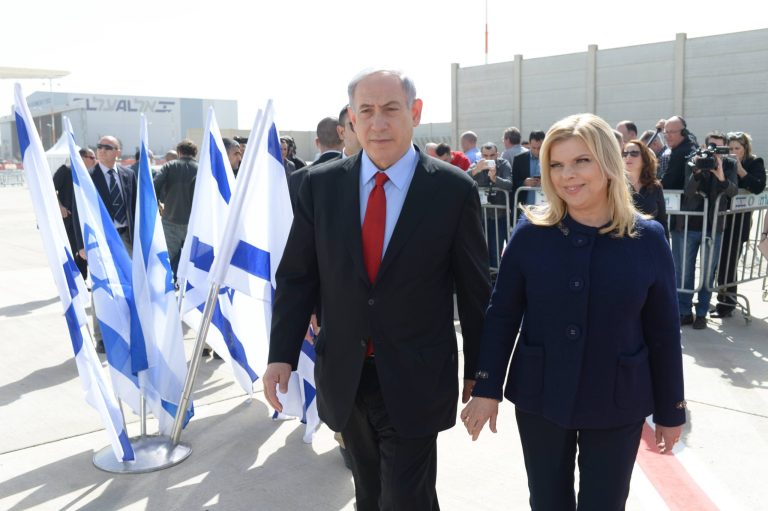 In this handout provided by the Israeli Government Press Office, Prime Minister Benjamin Netanyahu and his wife Sarah leave Tel Aviv on their way to Washington, on March 1, 2015 in Tel Aviv, Israel. (Photo by Amos Ben Gershom/GPO via Getty Images)