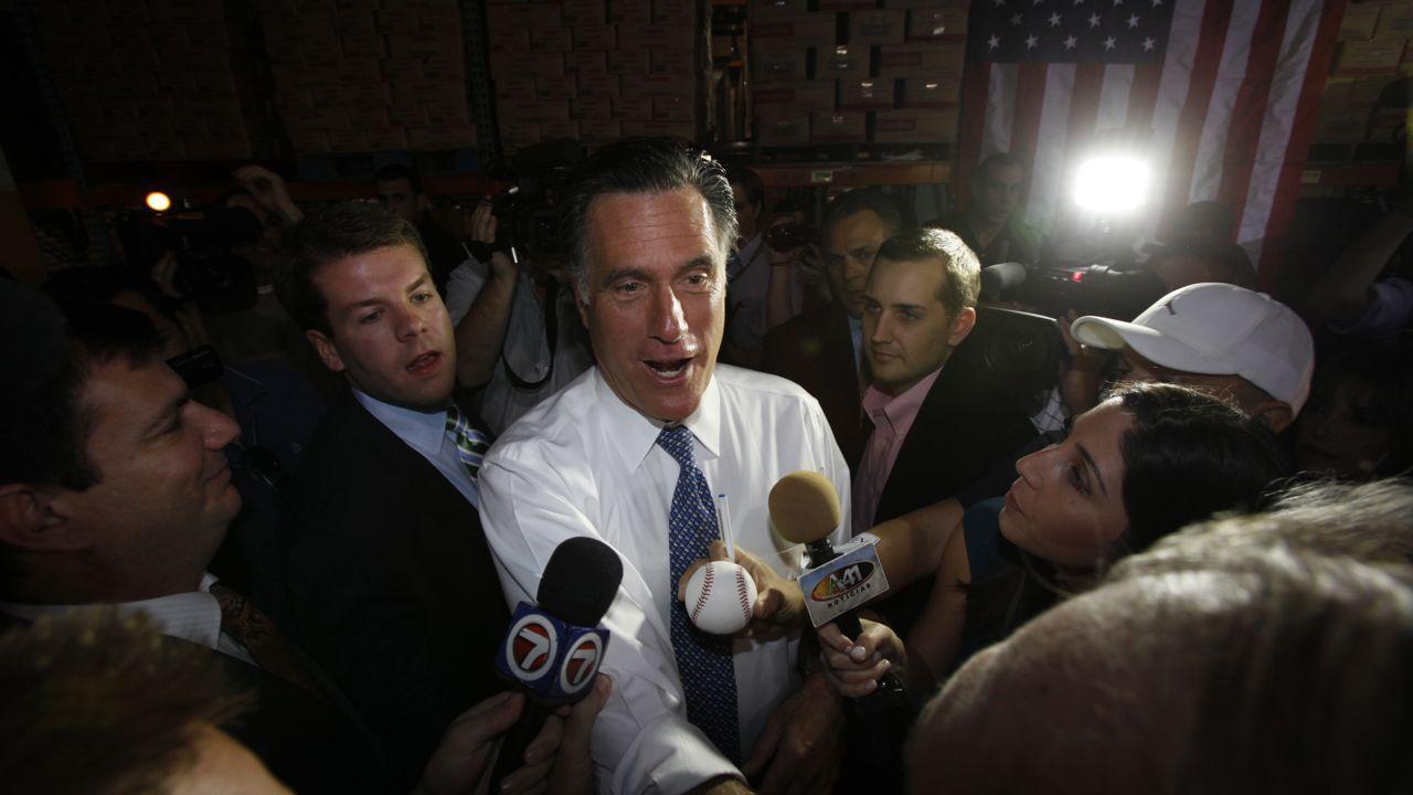 Romney leads attacks on front-runner Gingrich